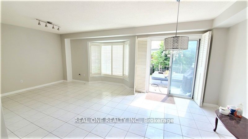 MLS #W12376082 image #5