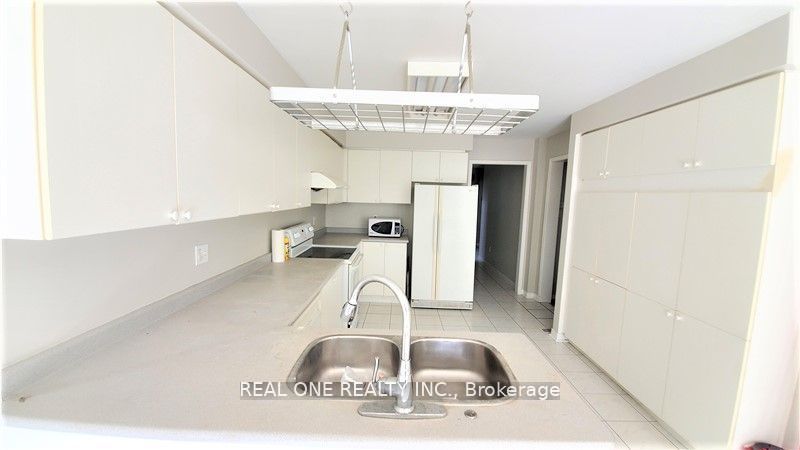 MLS #W12376082 image #8