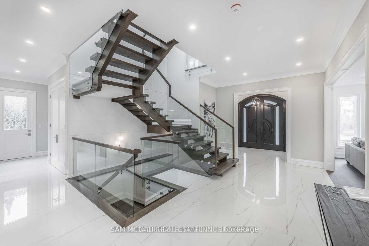 MLS #W12376444 image #5