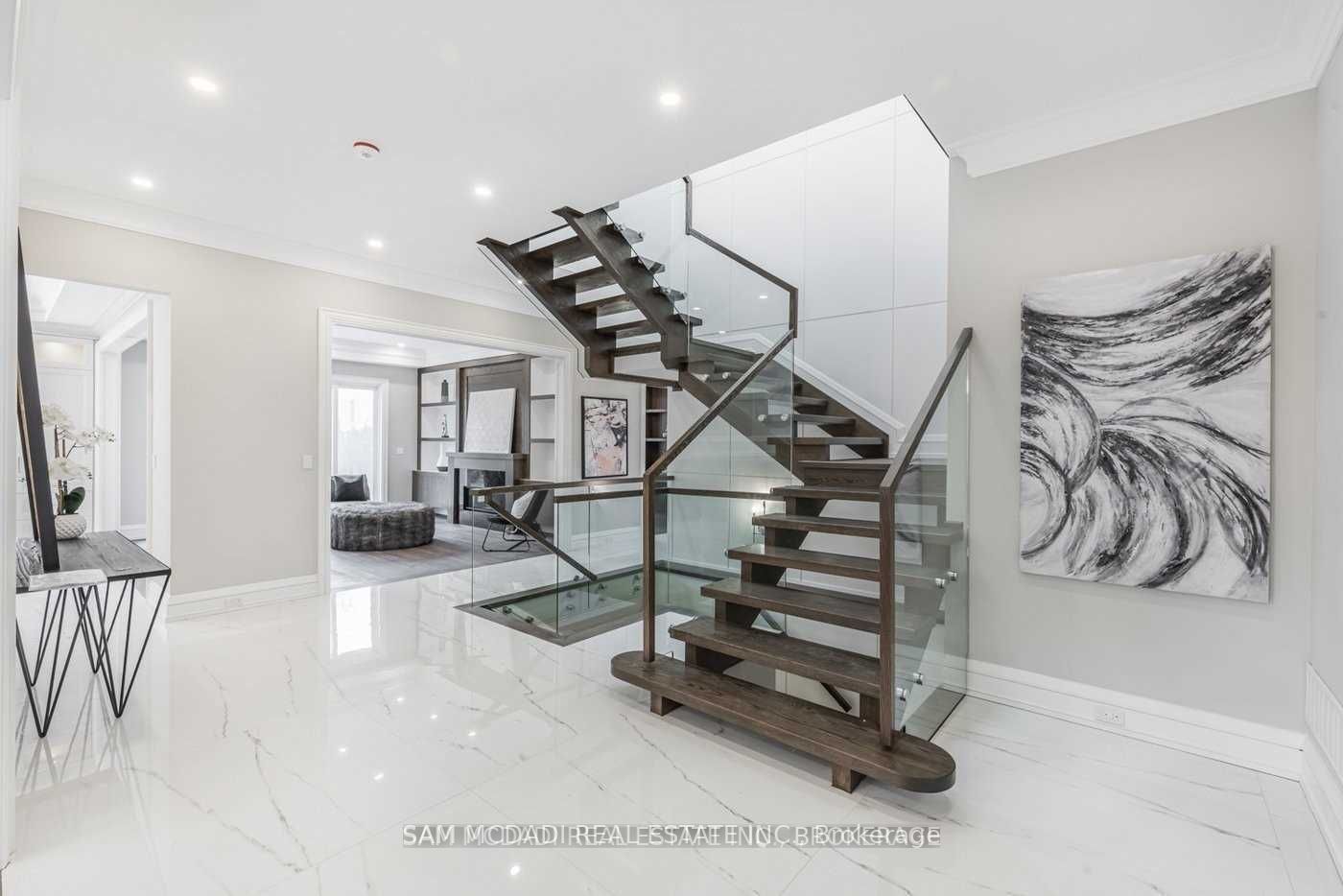 MLS #W12376444 image #6