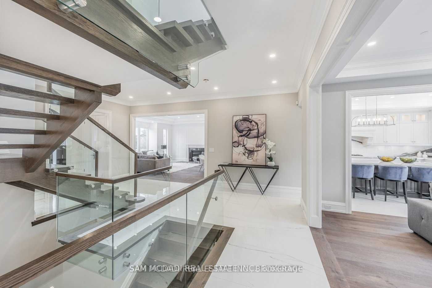 MLS #W12376444 image #8