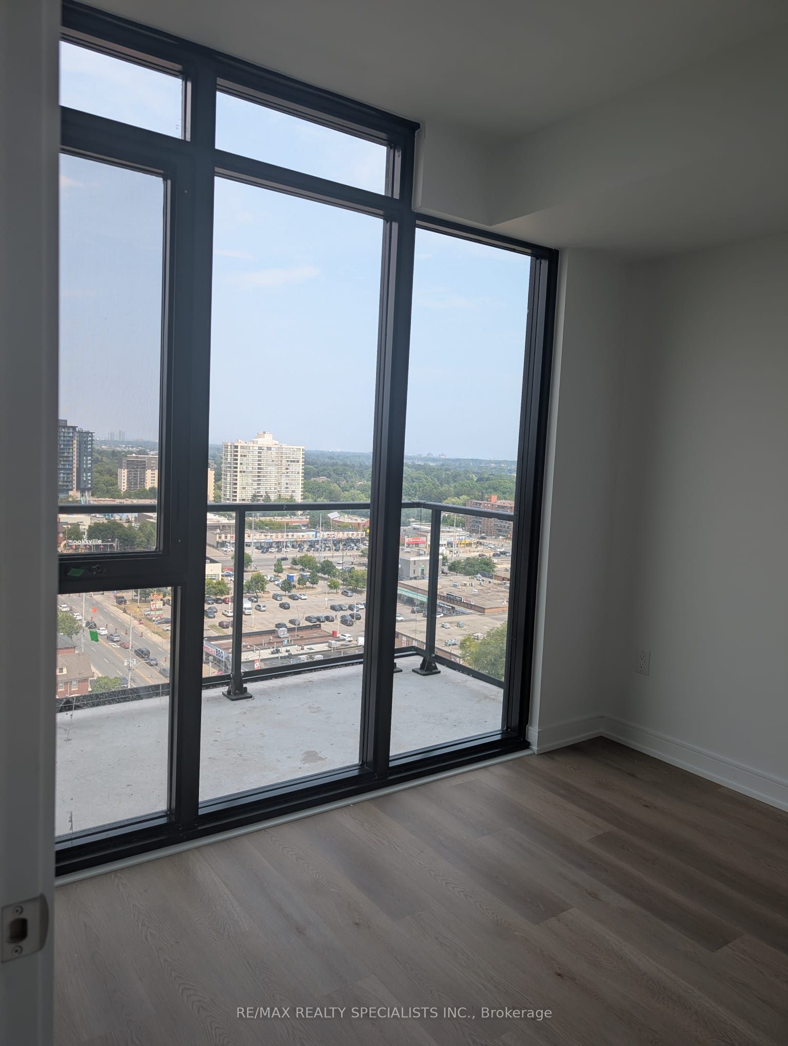 MLS #W12377501 image #8