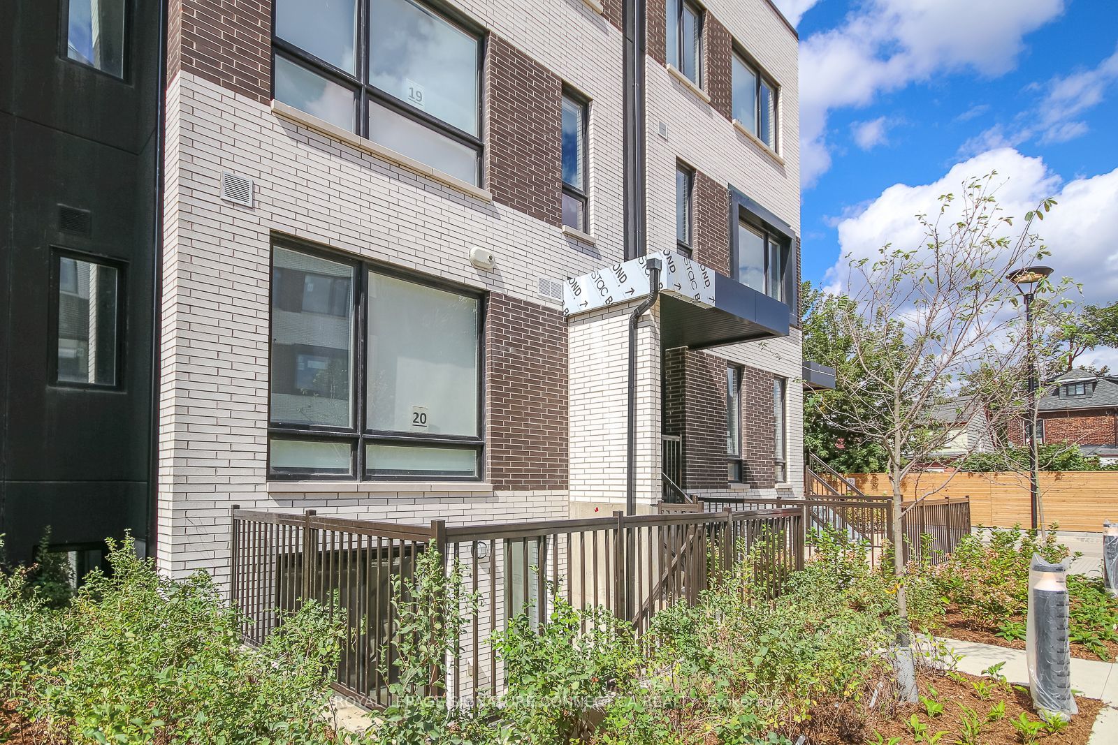 MLS #W12380476 image #1