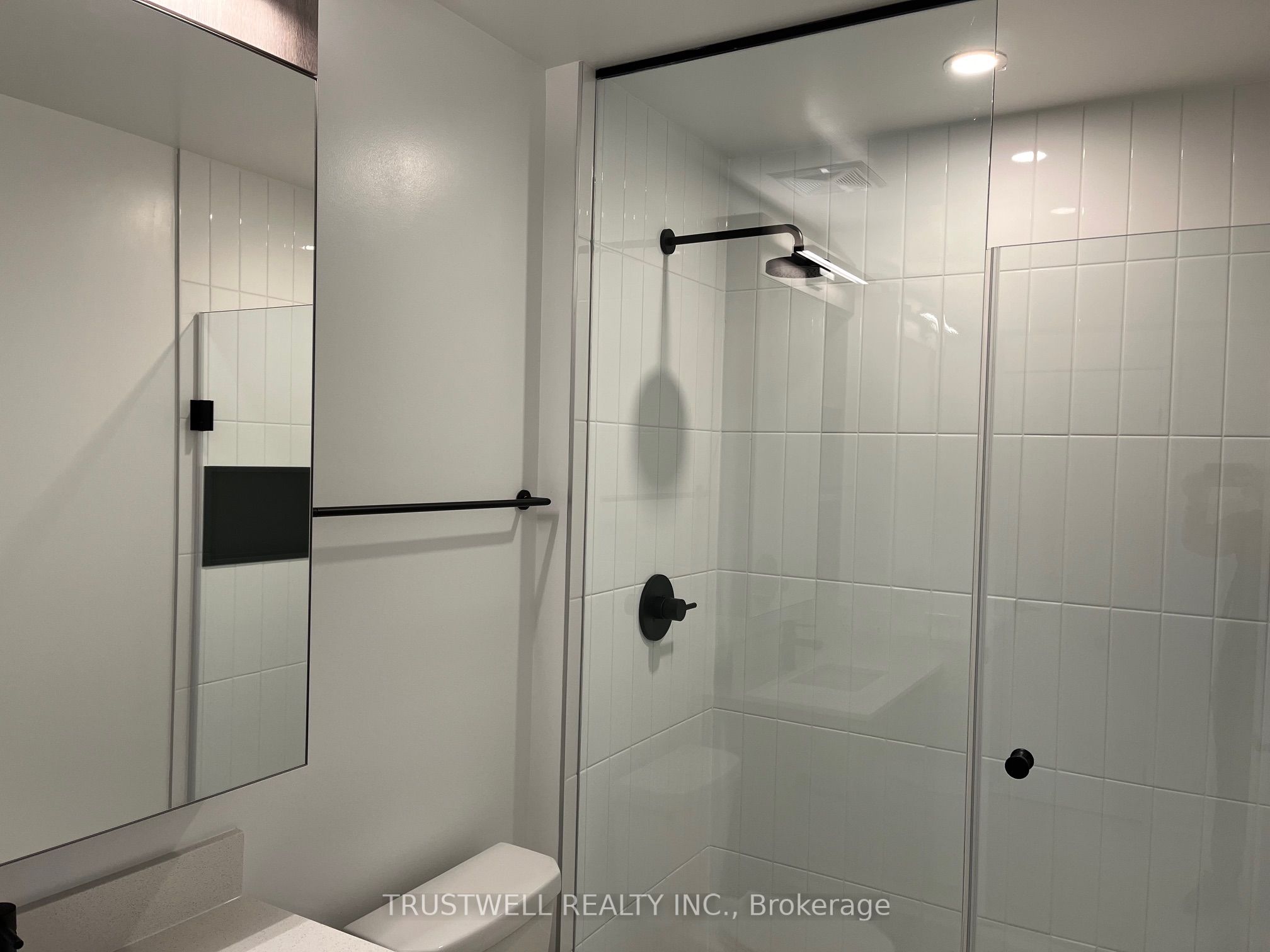 MLS #W12381656 image #2