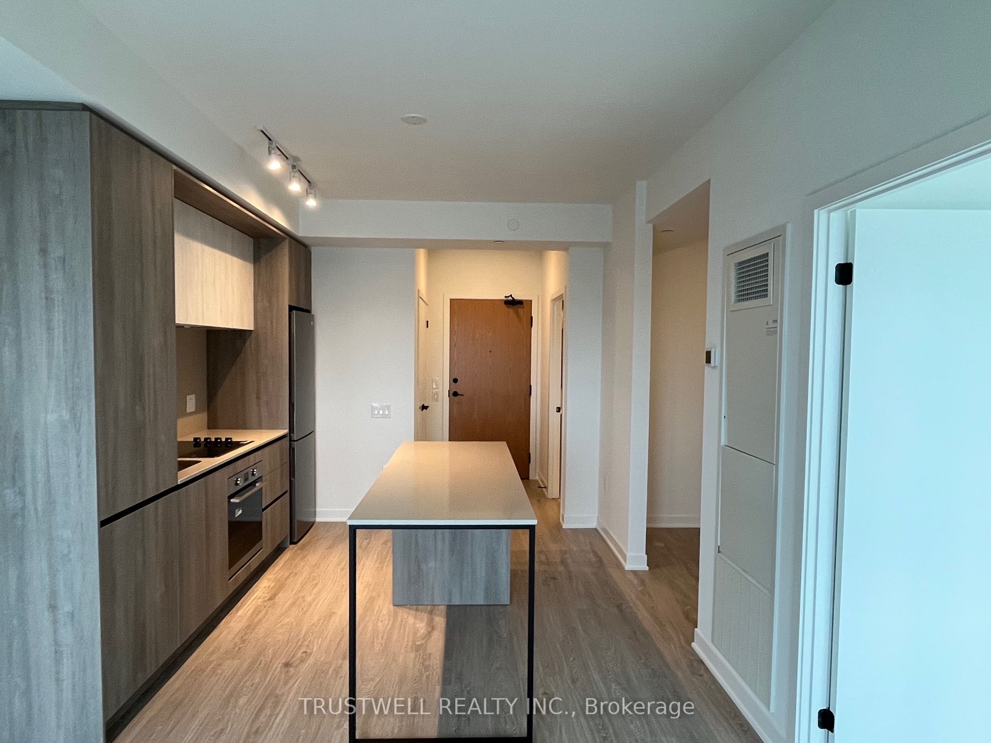 MLS #W12381656 image #5