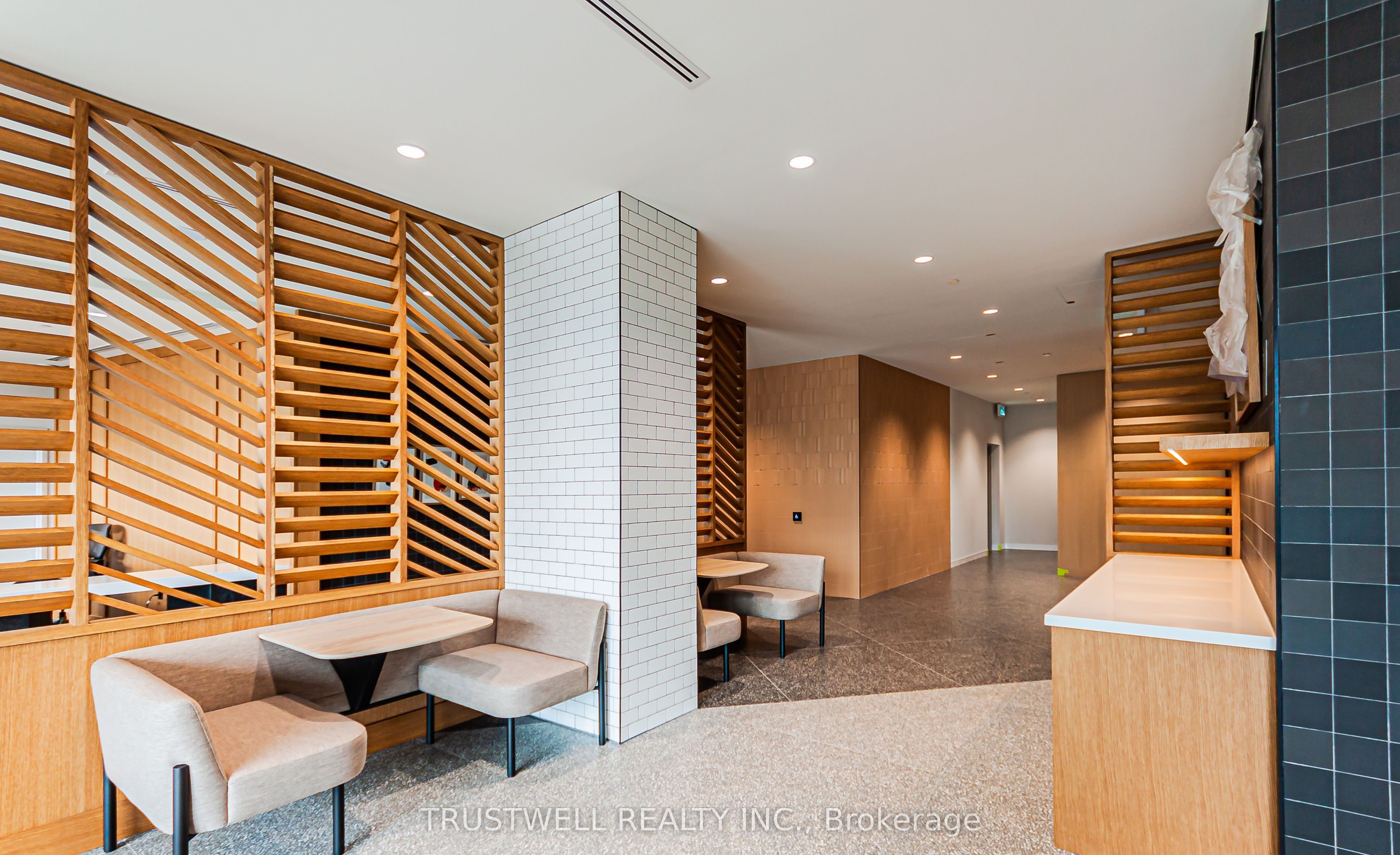 MLS #W12381656 image #9