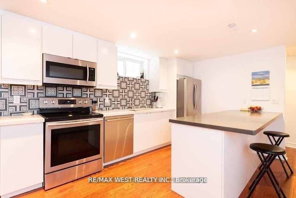 MLS #W12381840 image #3