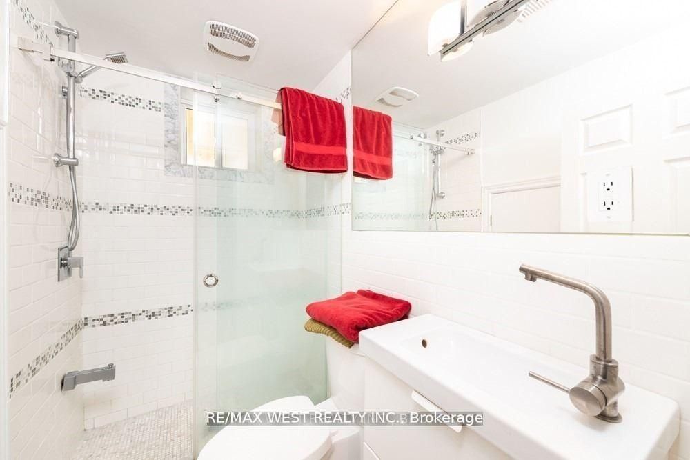 MLS #W12381840 image #5