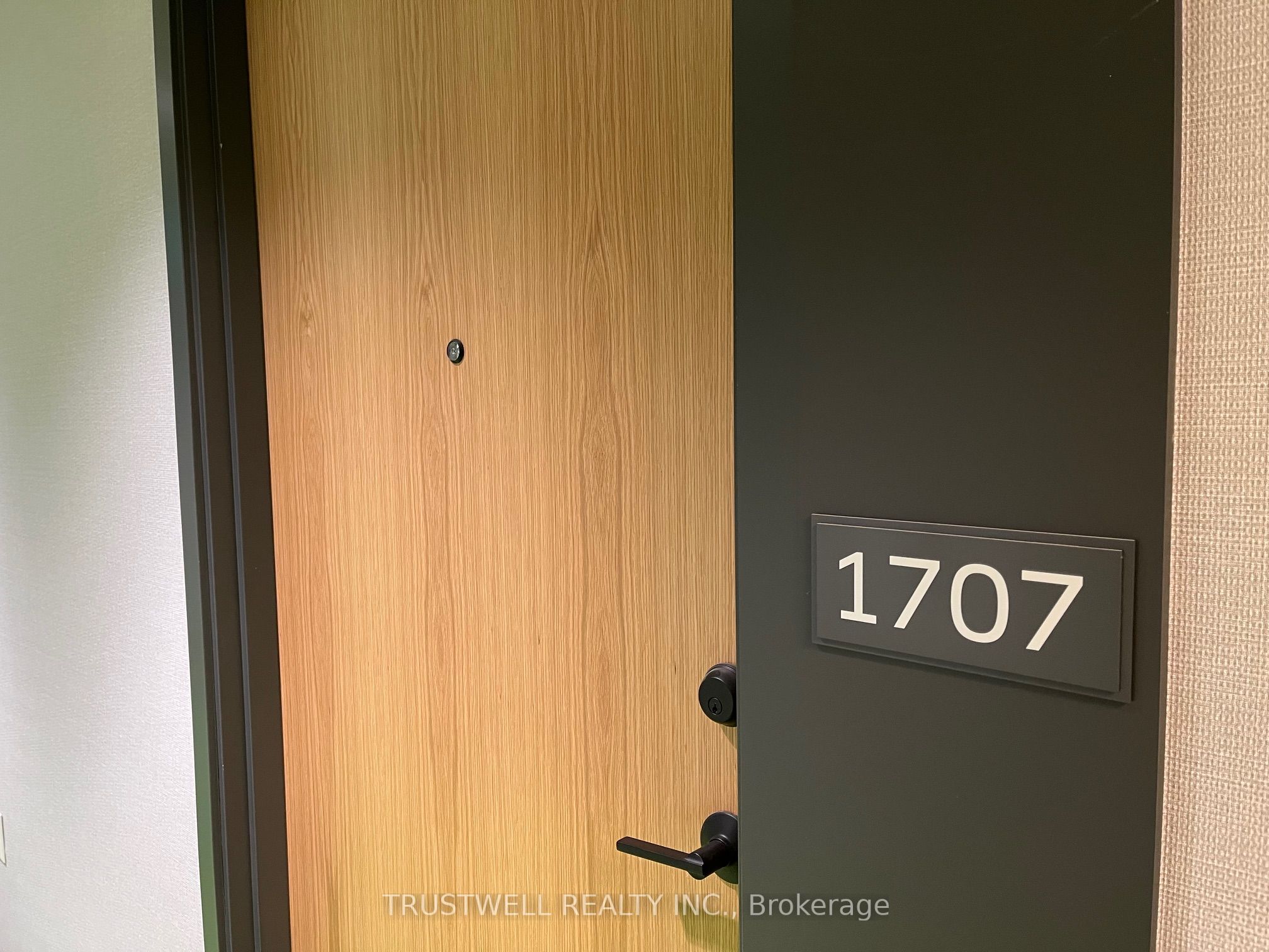 MLS #W12381925 image #1