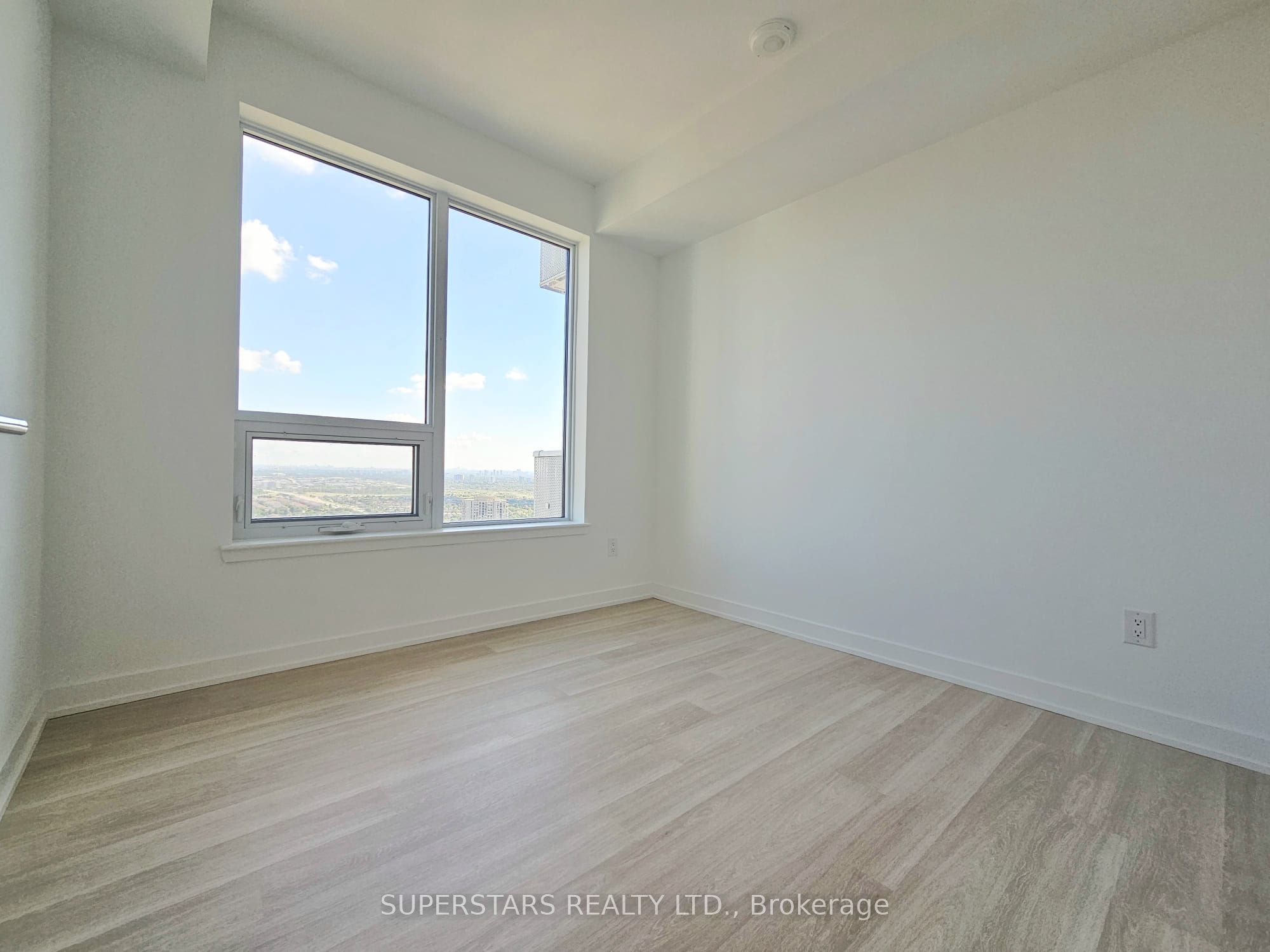 MLS #W12384093 image #10