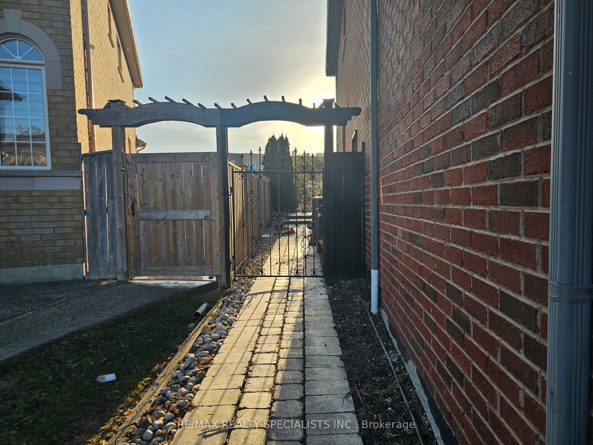 MLS #W12386039 image #1