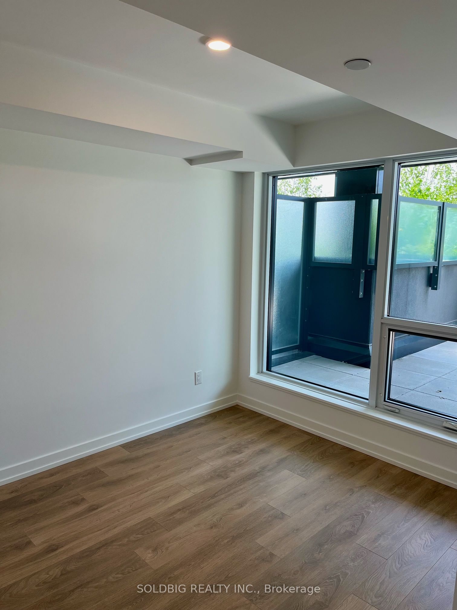 MLS #W12387199 image #13