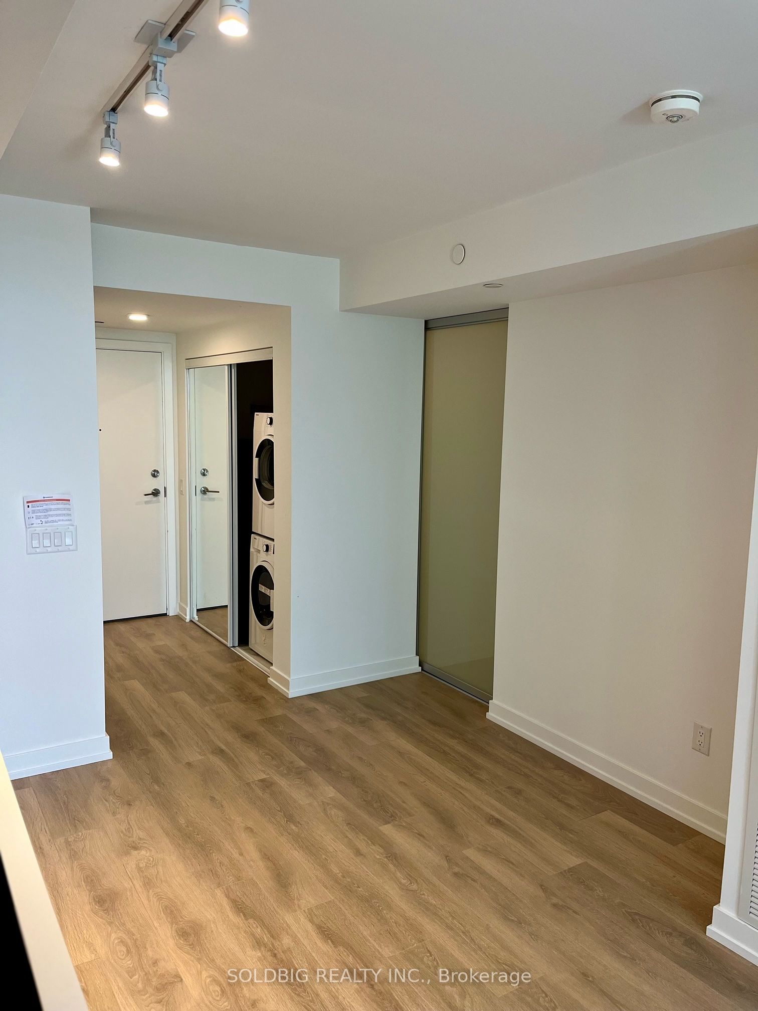 MLS #W12387199 image #8