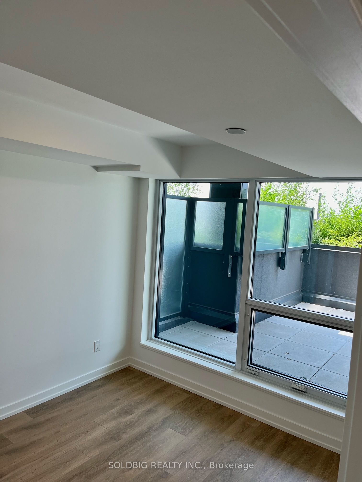 MLS #W12387199 image #9