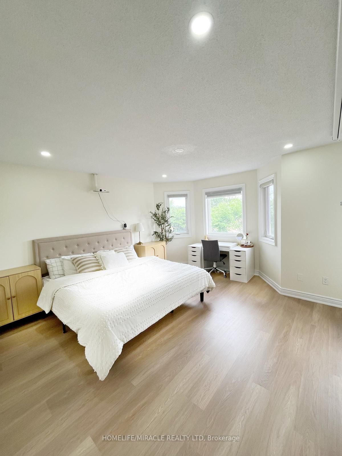 MLS #W12387242 image #8