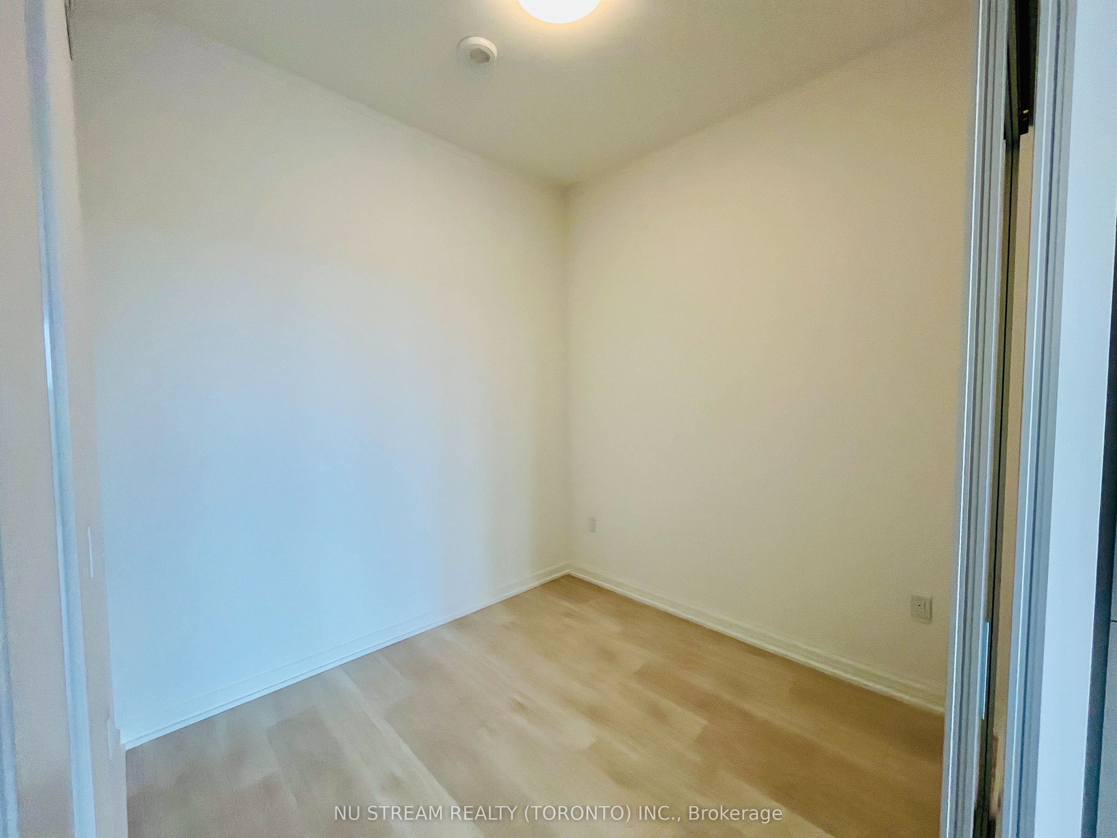 MLS #W12387255 image #11