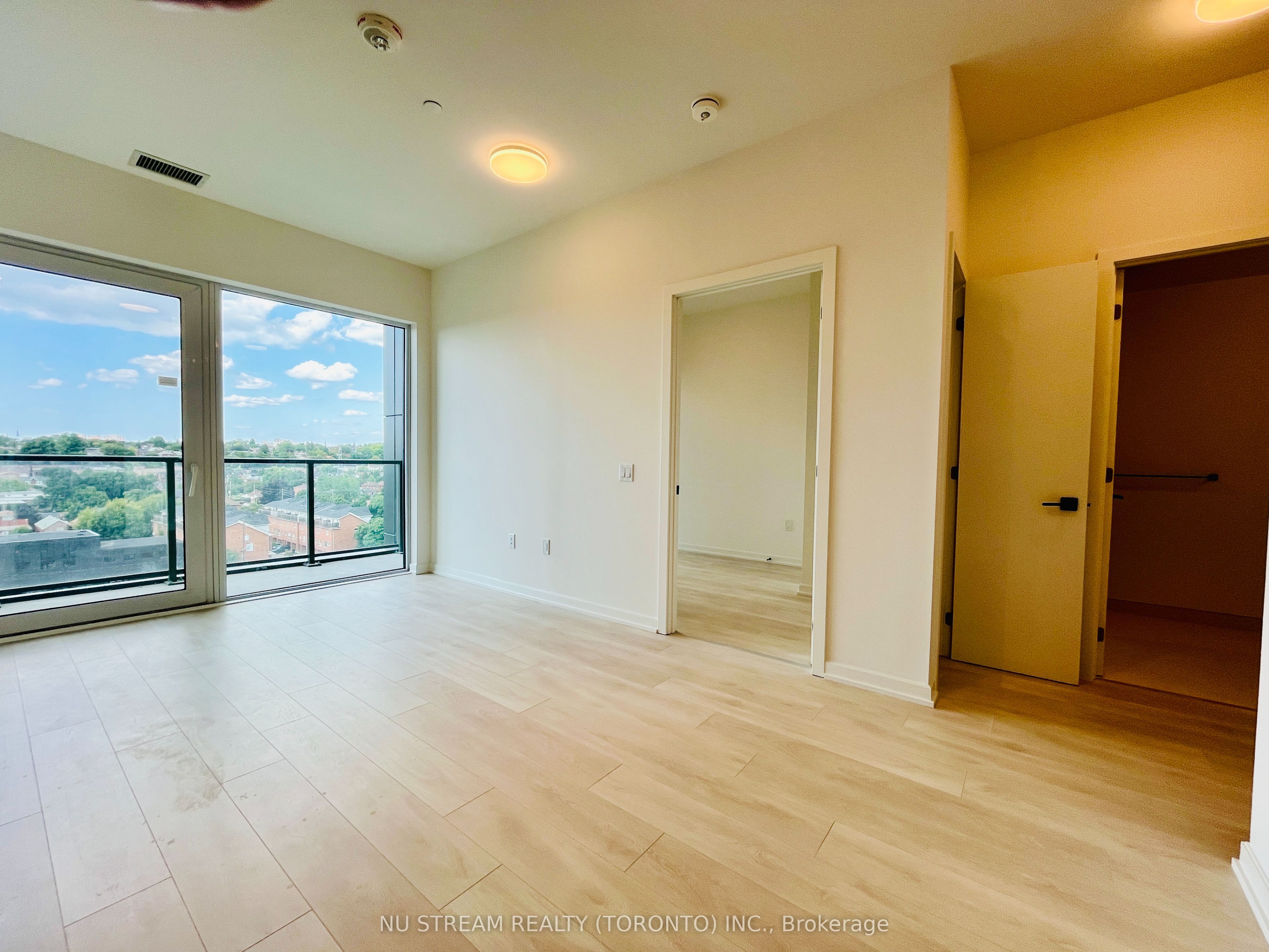 MLS #W12387255 image #13