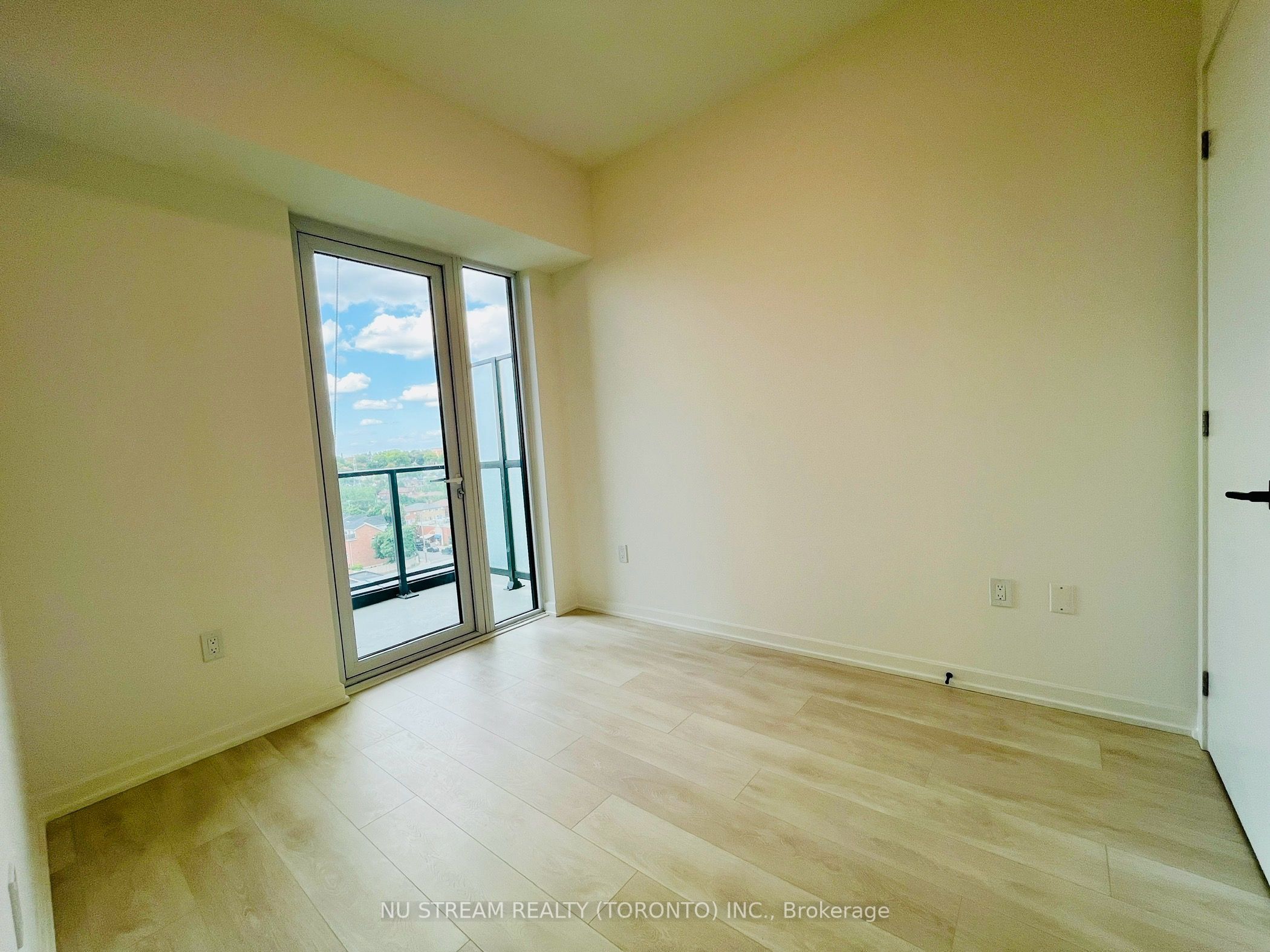 MLS #W12387255 image #14