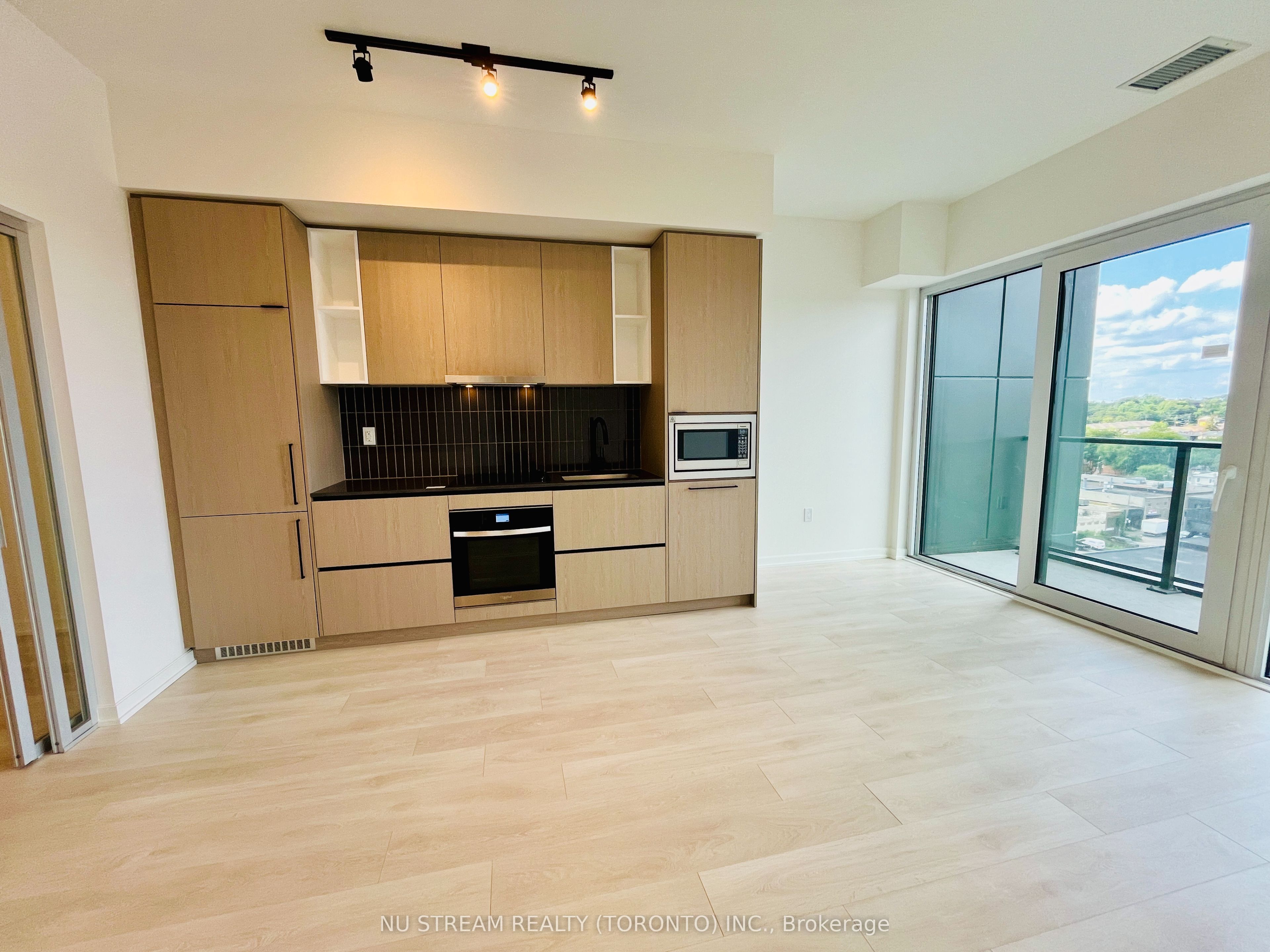 MLS #W12387255 image #16