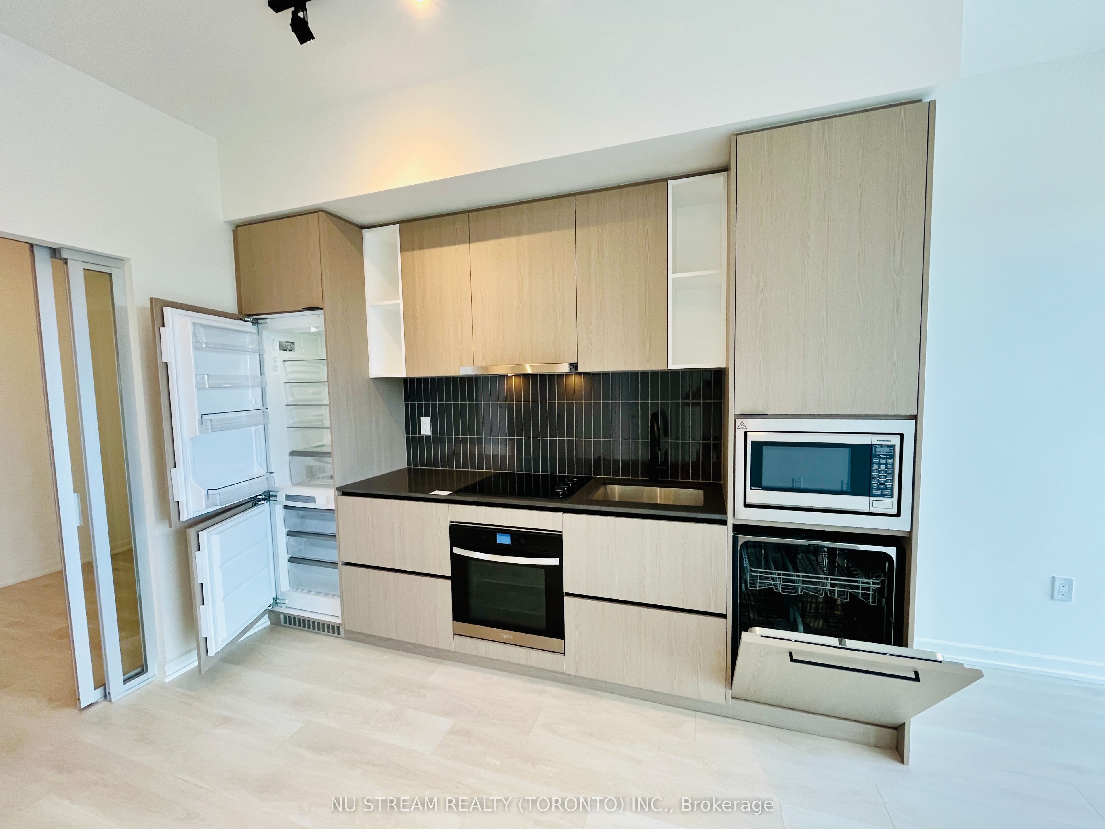 MLS #W12387255 image #18