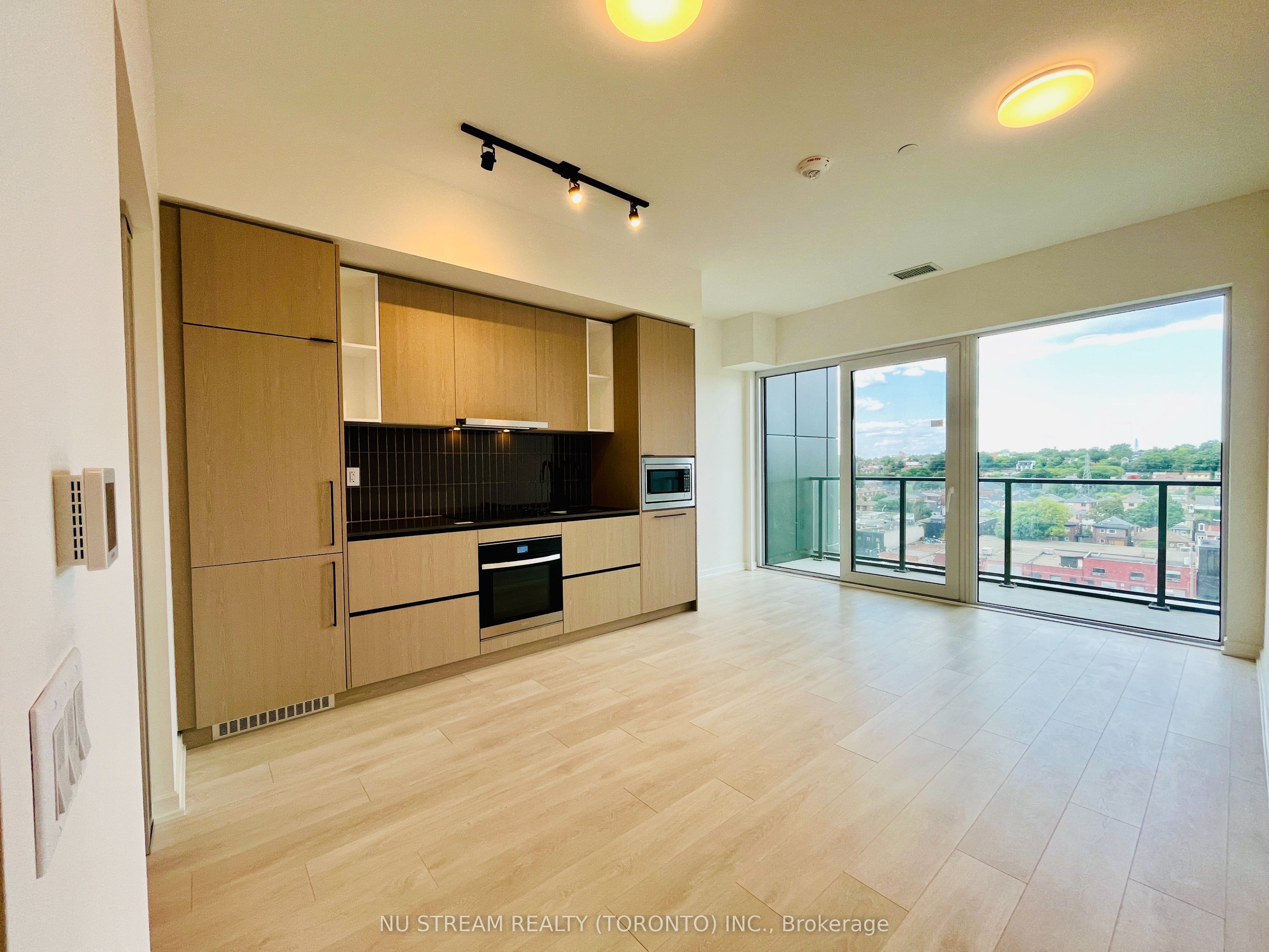 MLS #W12387255 image #6