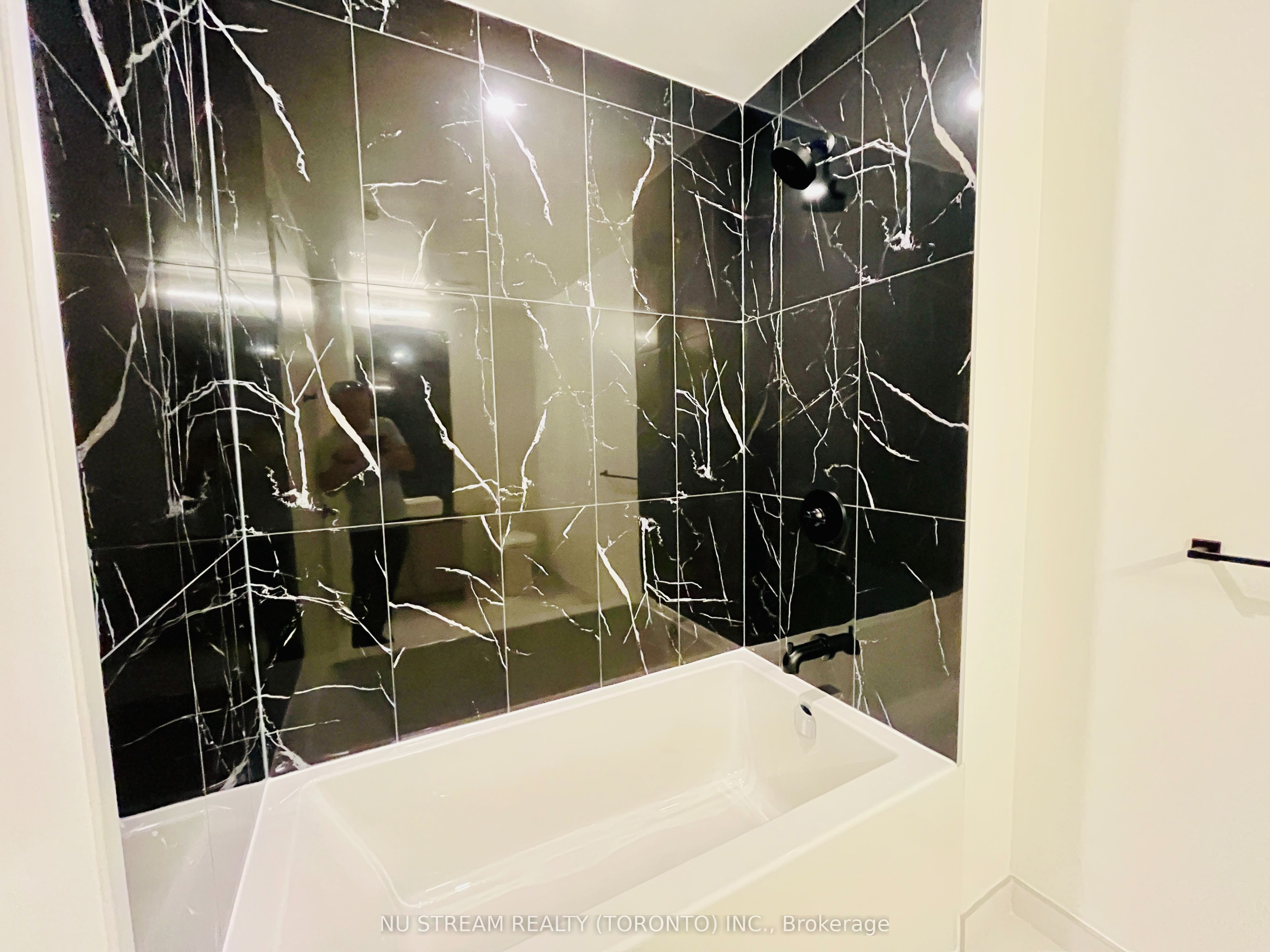 MLS #W12387255 image #8