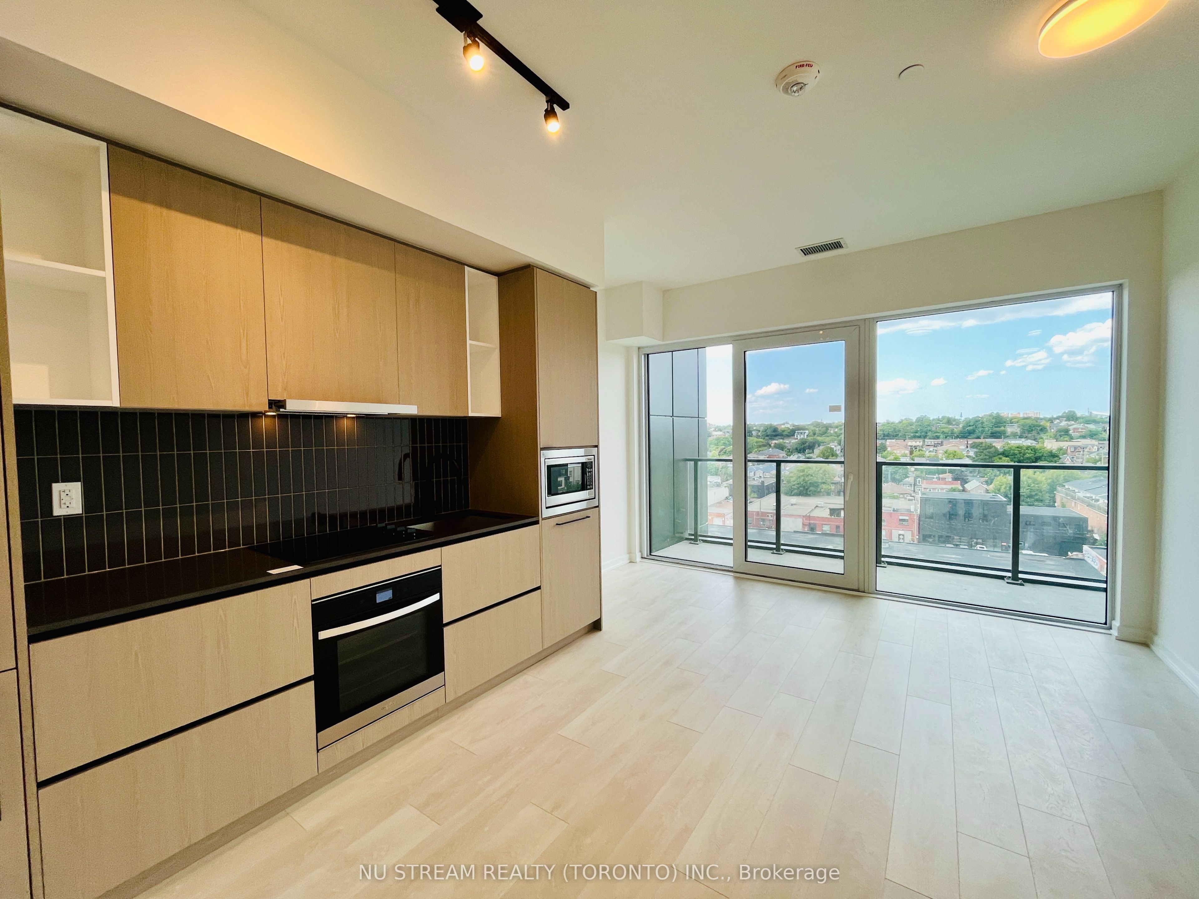 MLS #W12387255 image #9