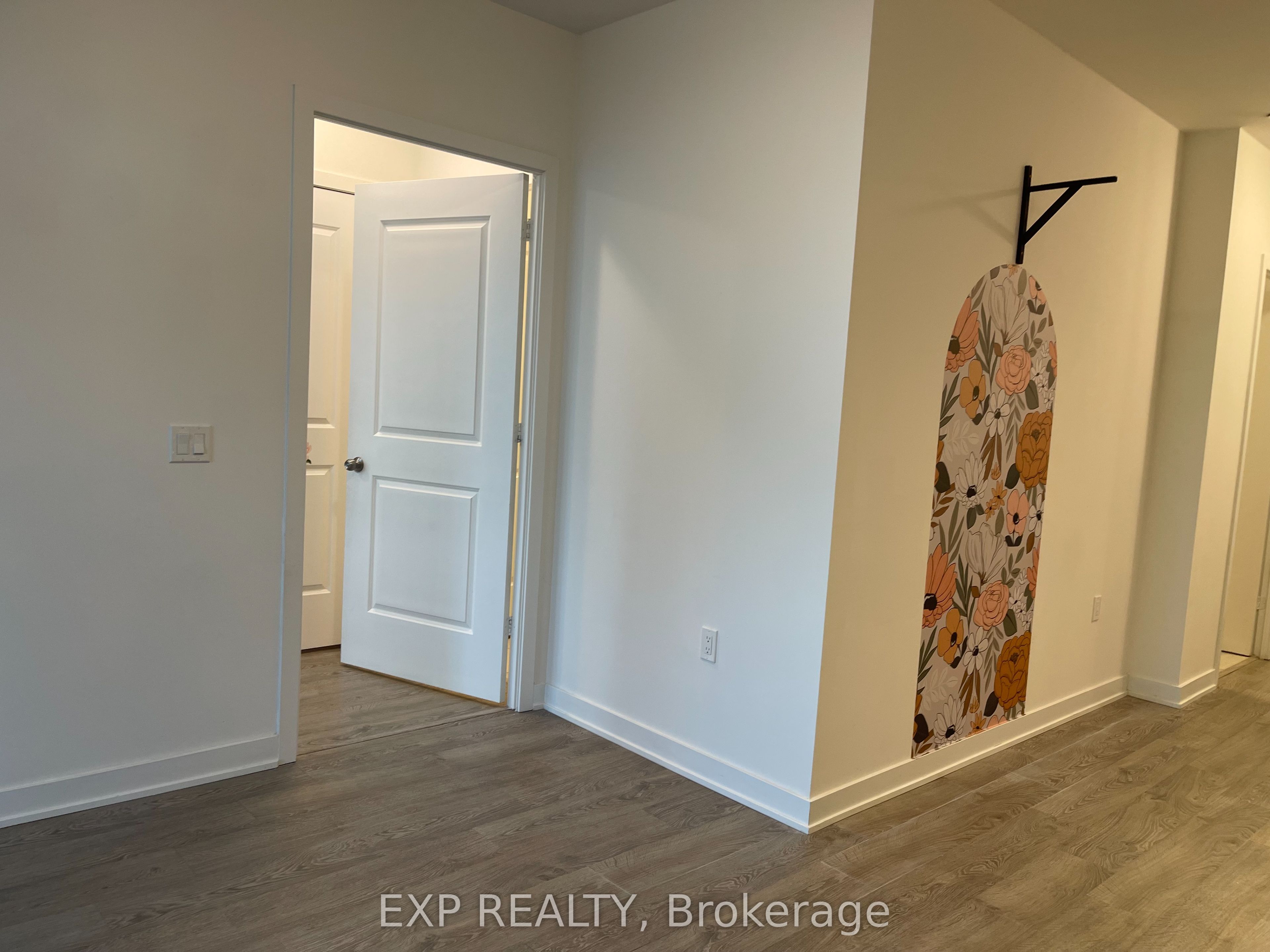 MLS #W12388587 image #10