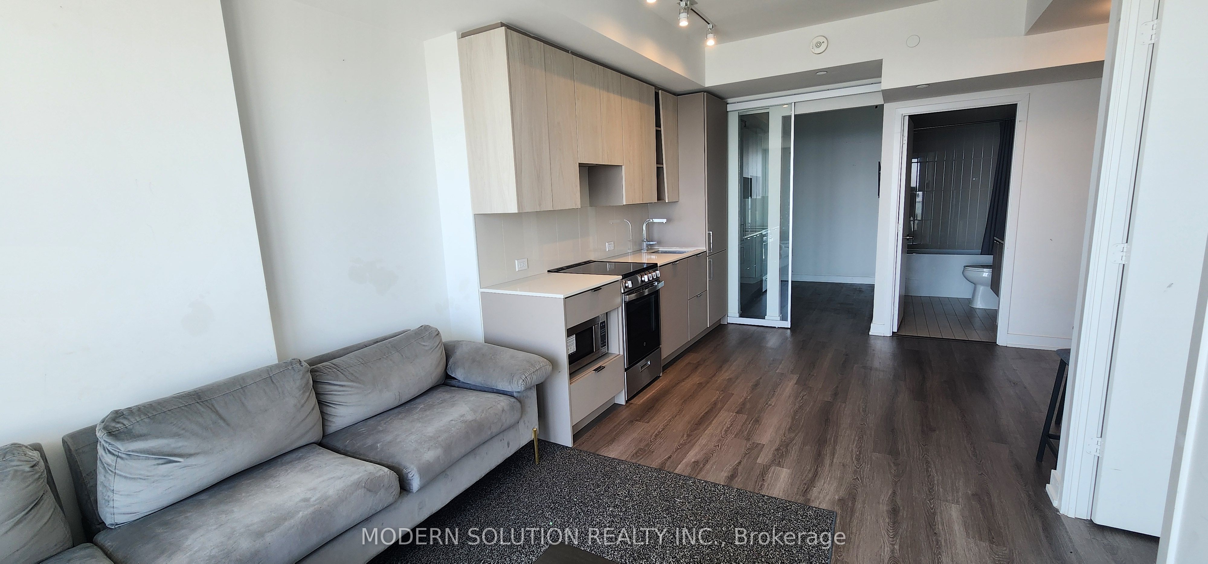 MLS #W12388772 image #1