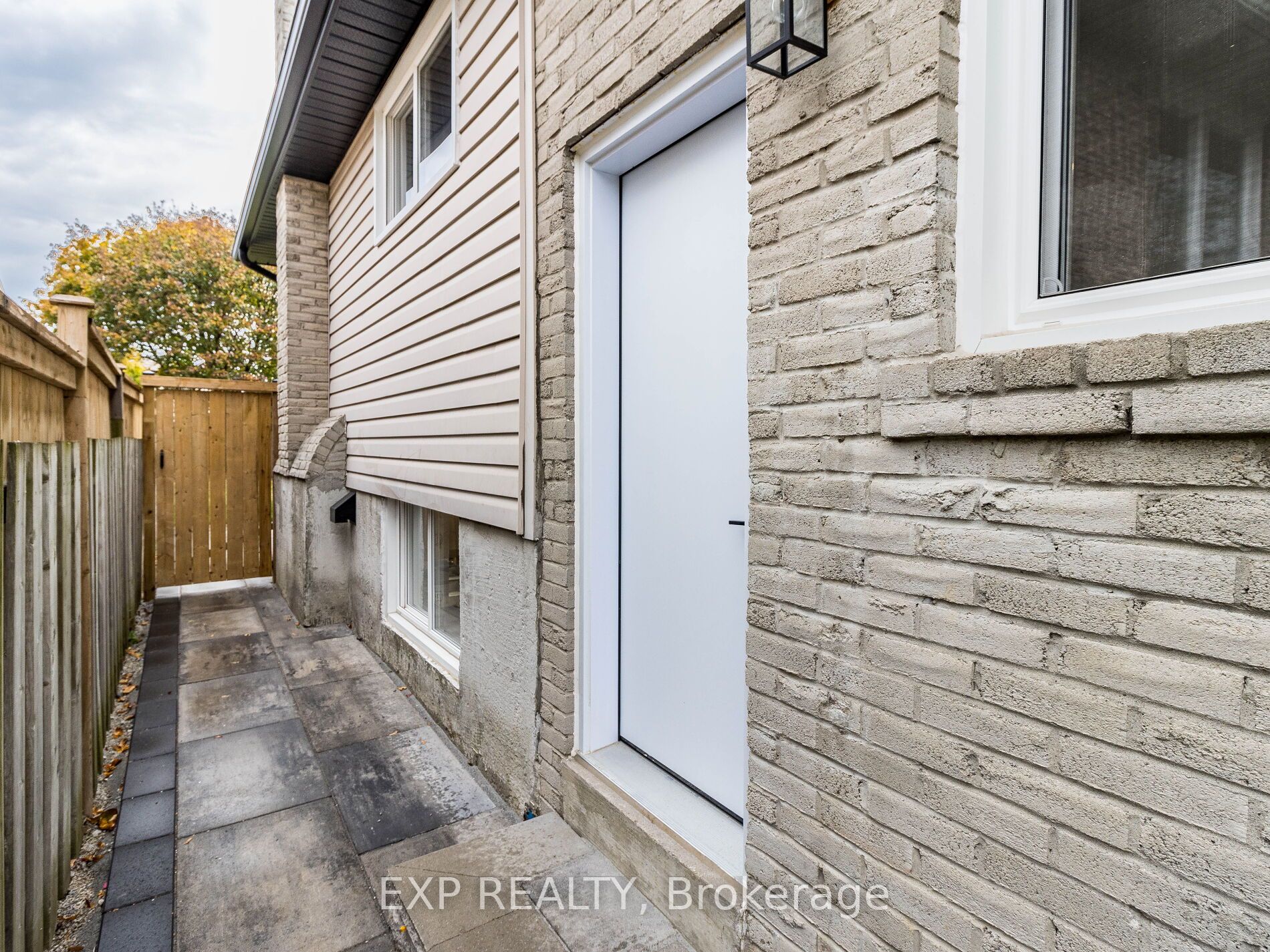 MLS #W12390010 image #1