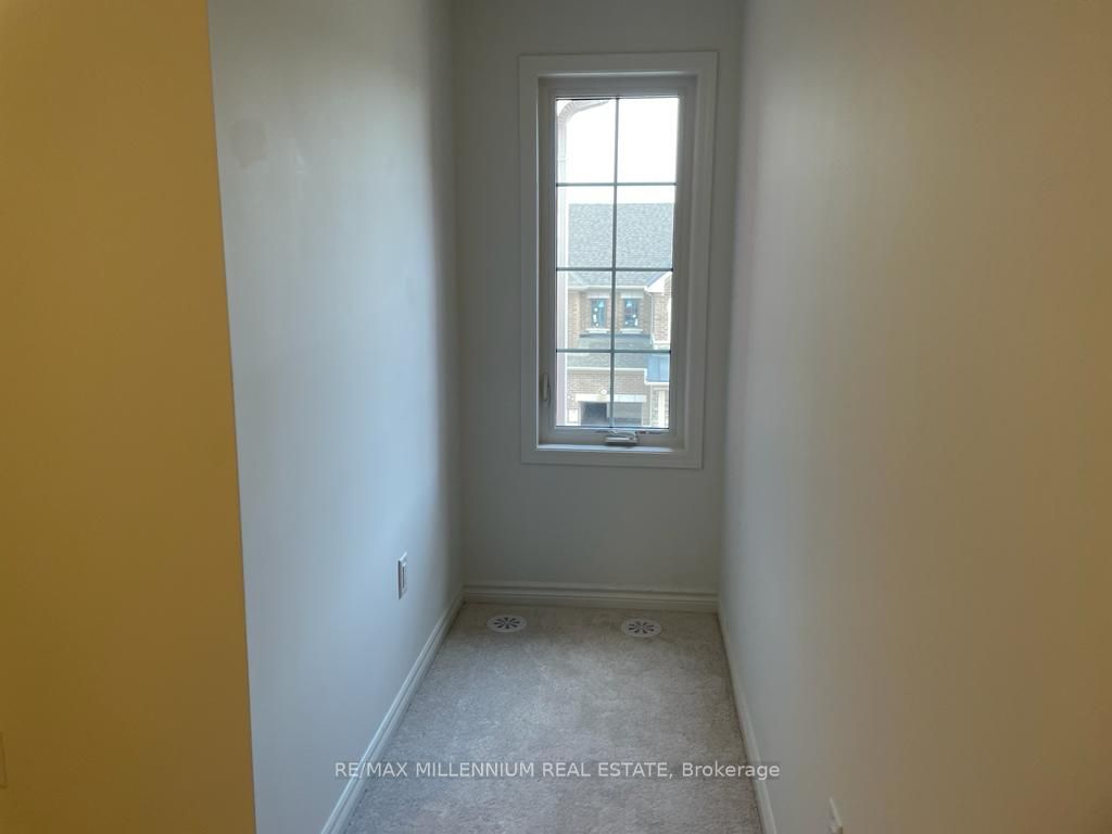 MLS #W12390263 image #9