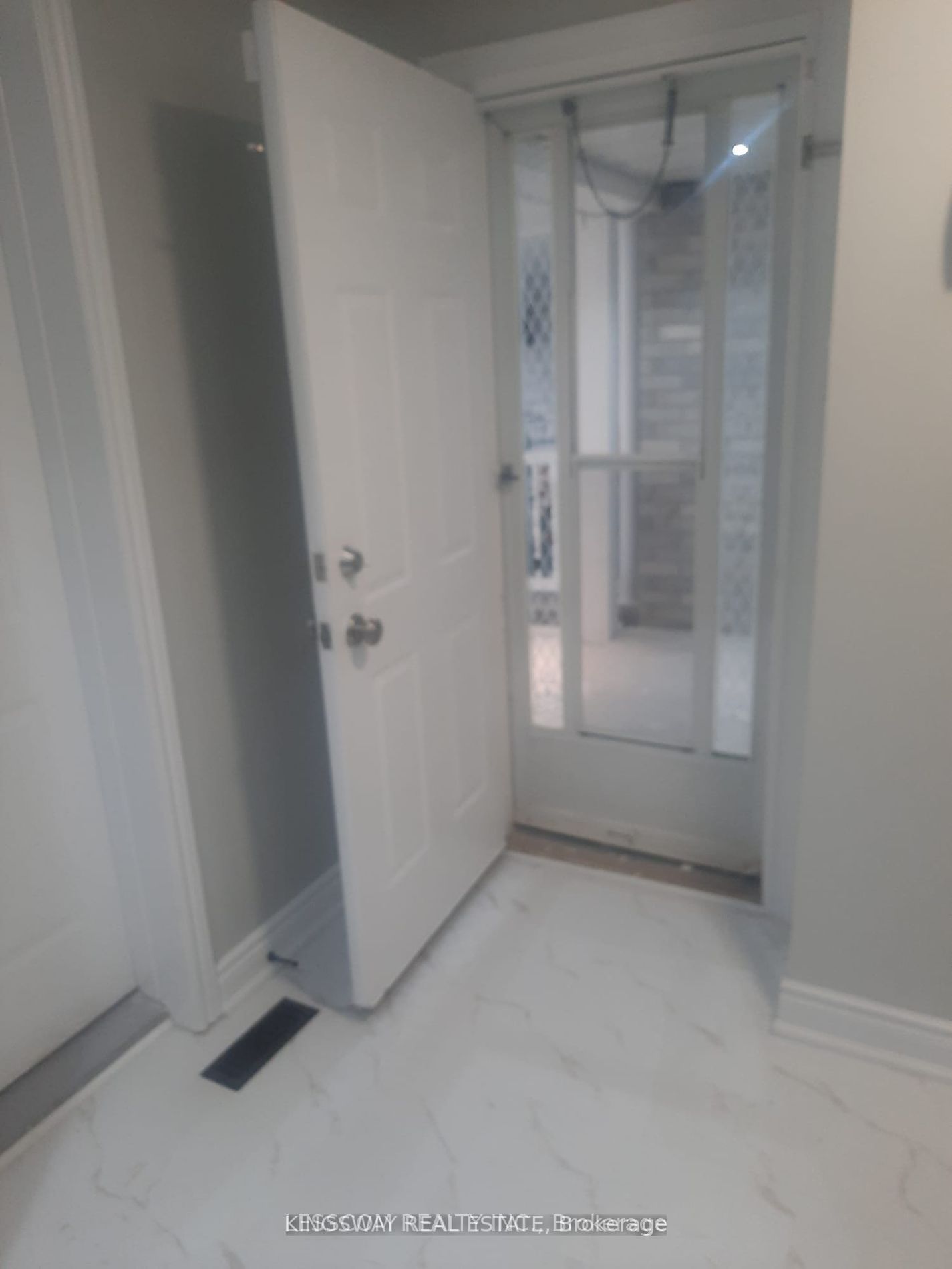 MLS #W12390285 image #2