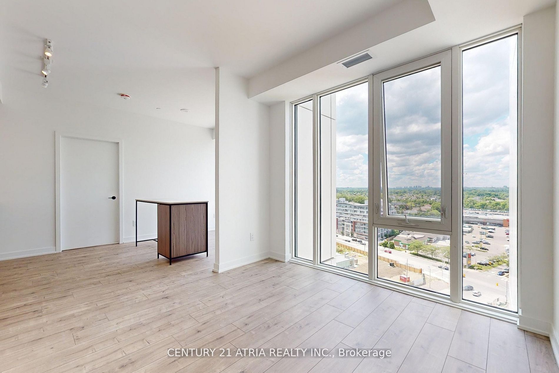 MLS #W12392020 image #2