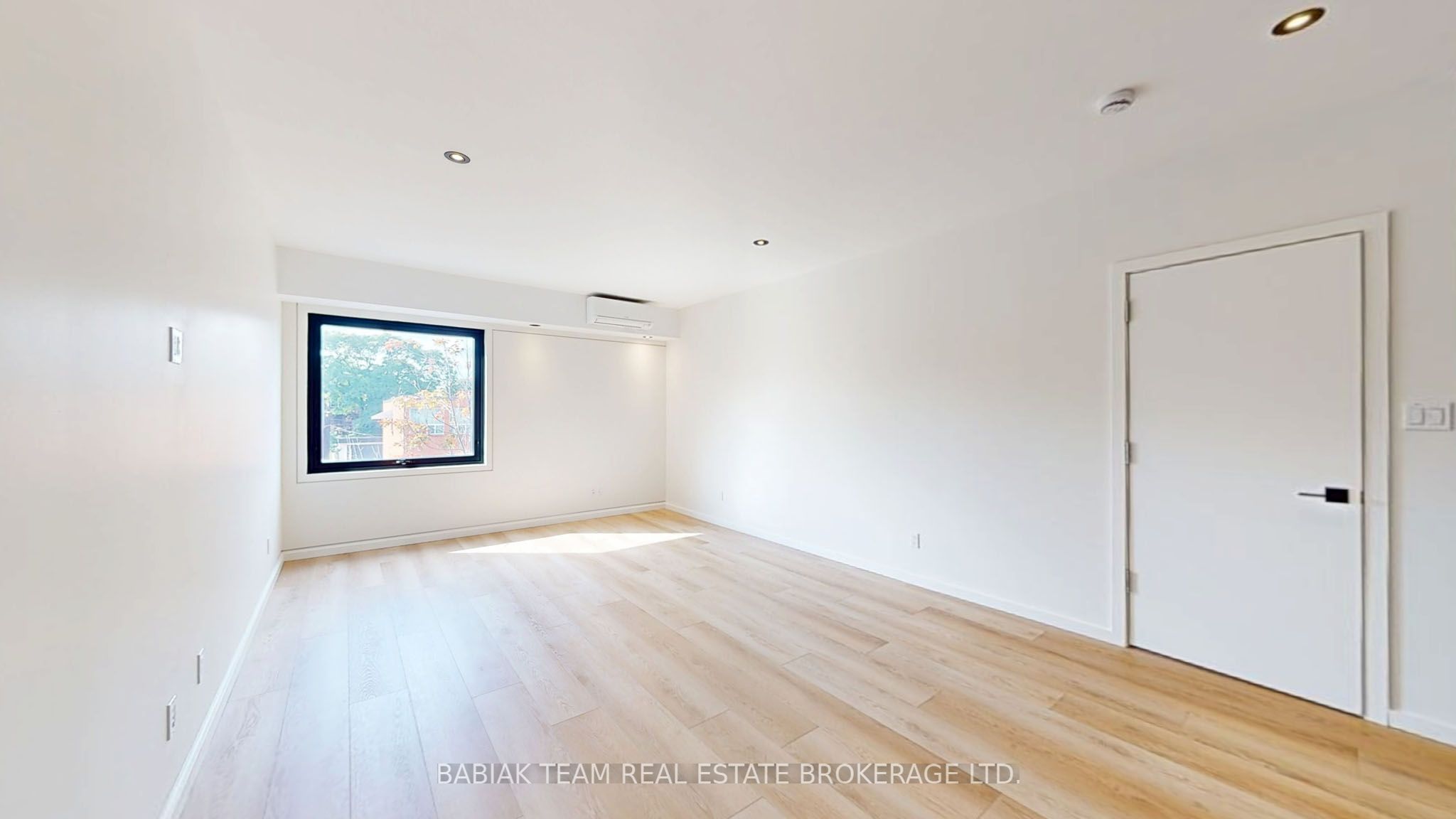 MLS #W12395336 image #8