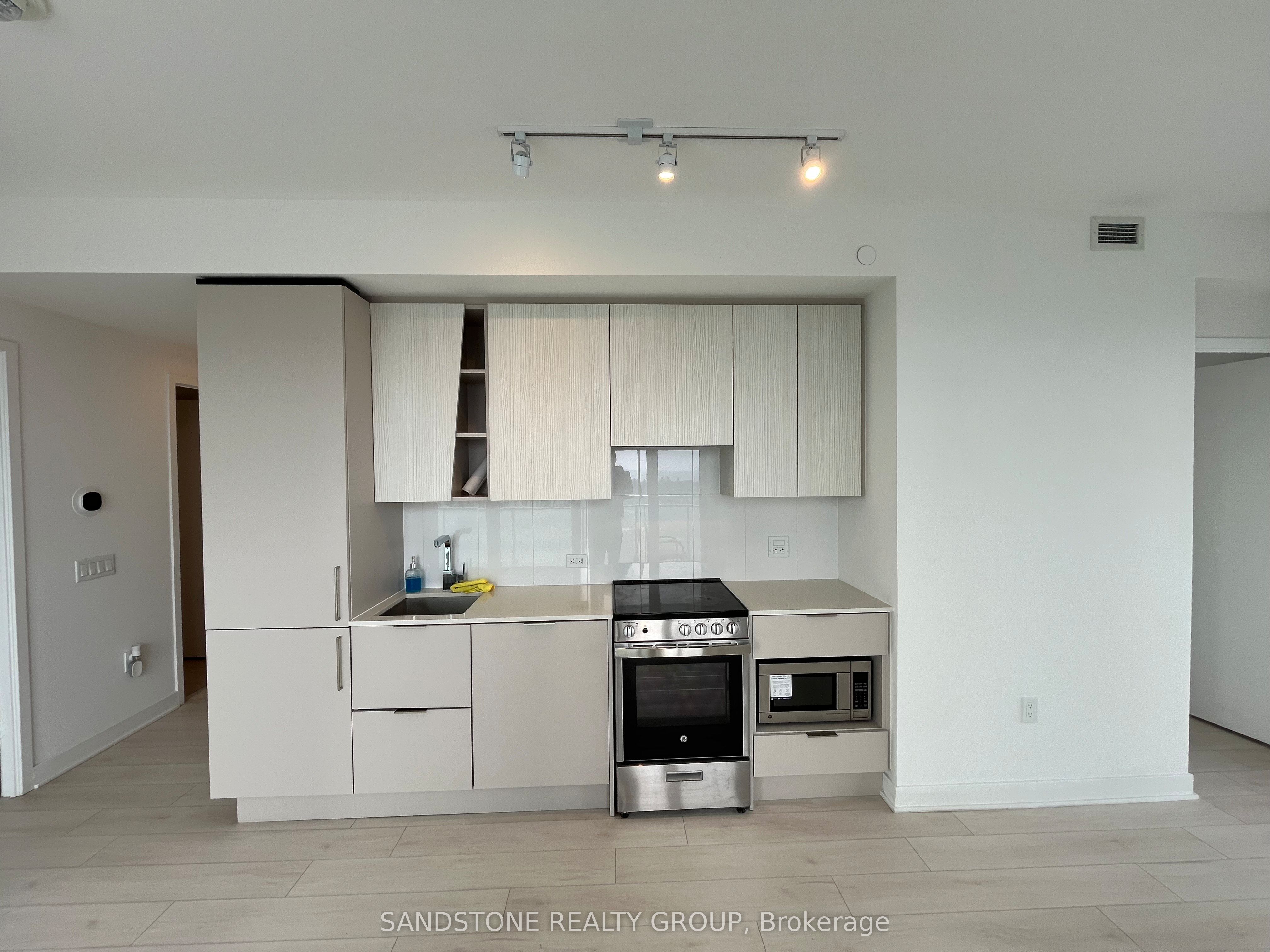 MLS #W12396625 image #1