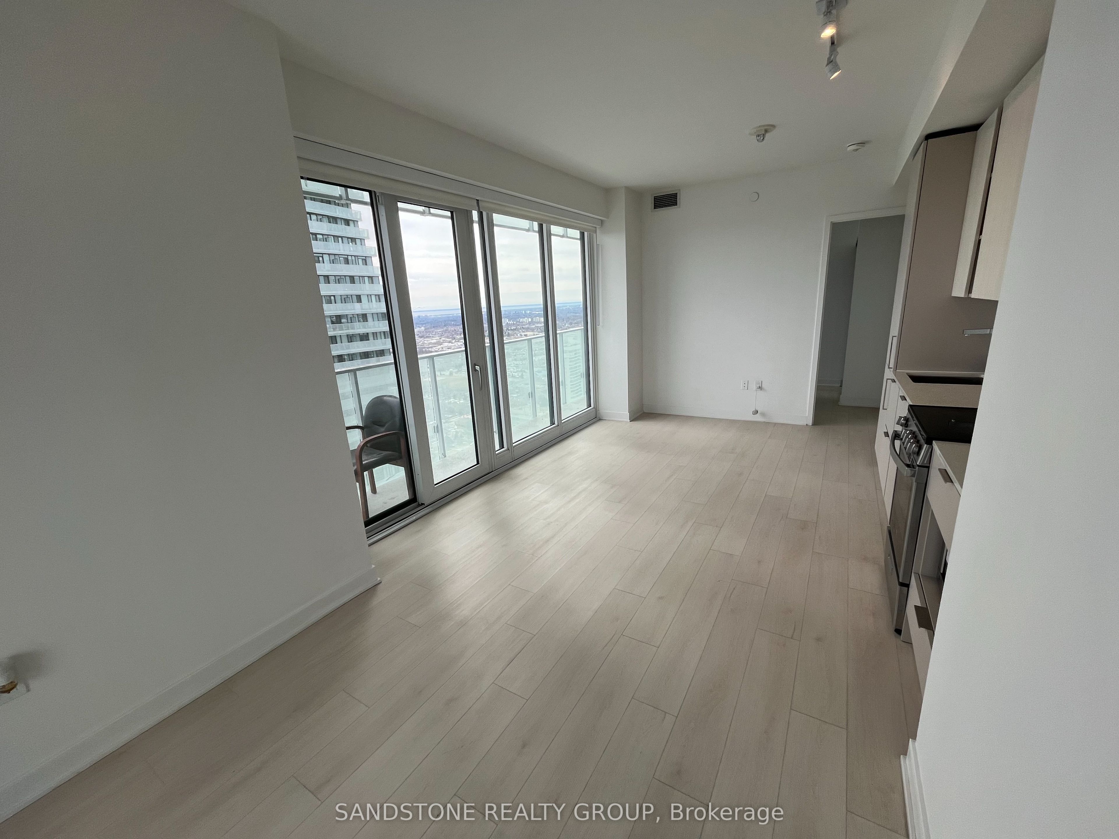 MLS #W12396625 image #3