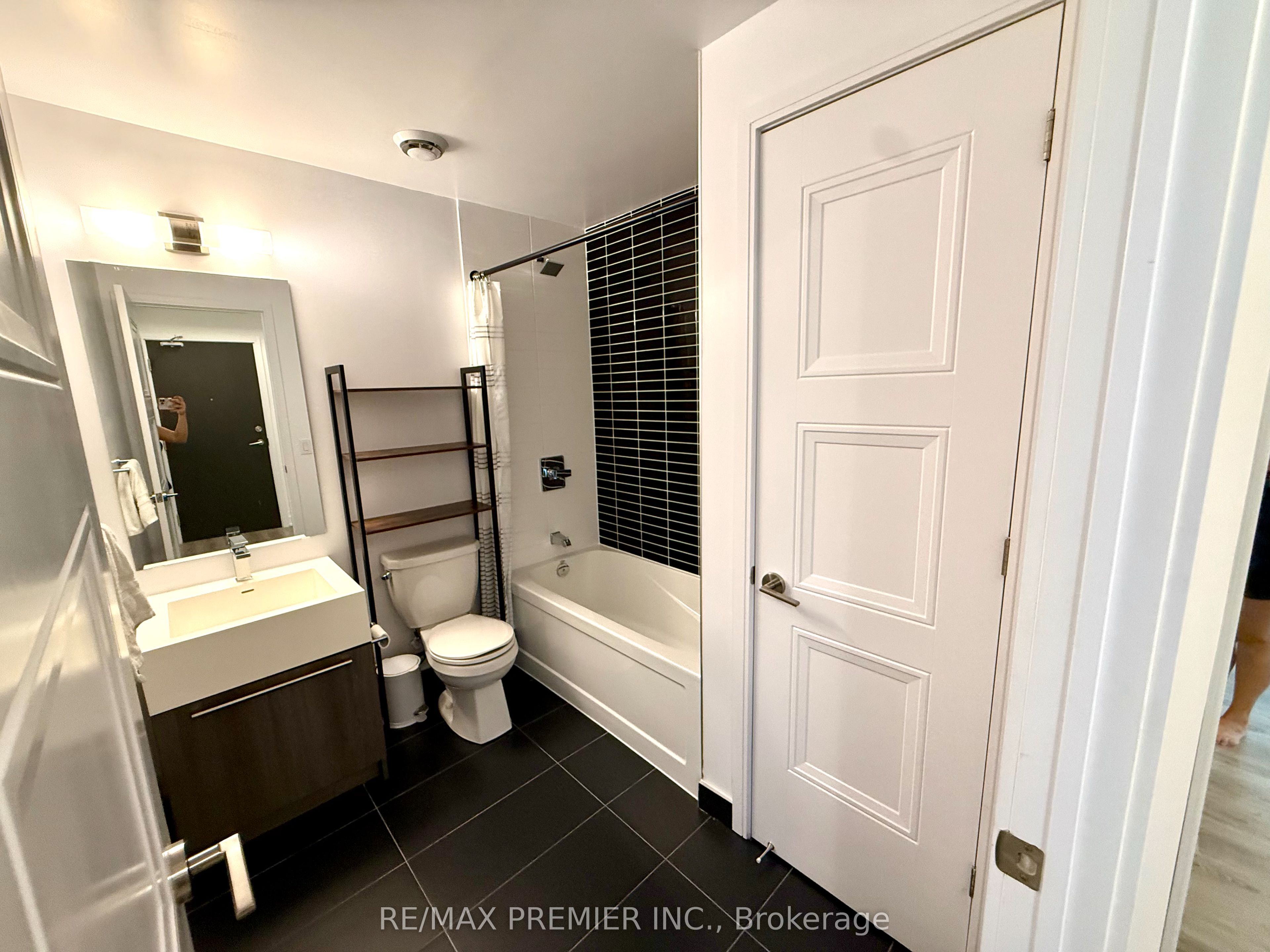 MLS #W12398901 image #5