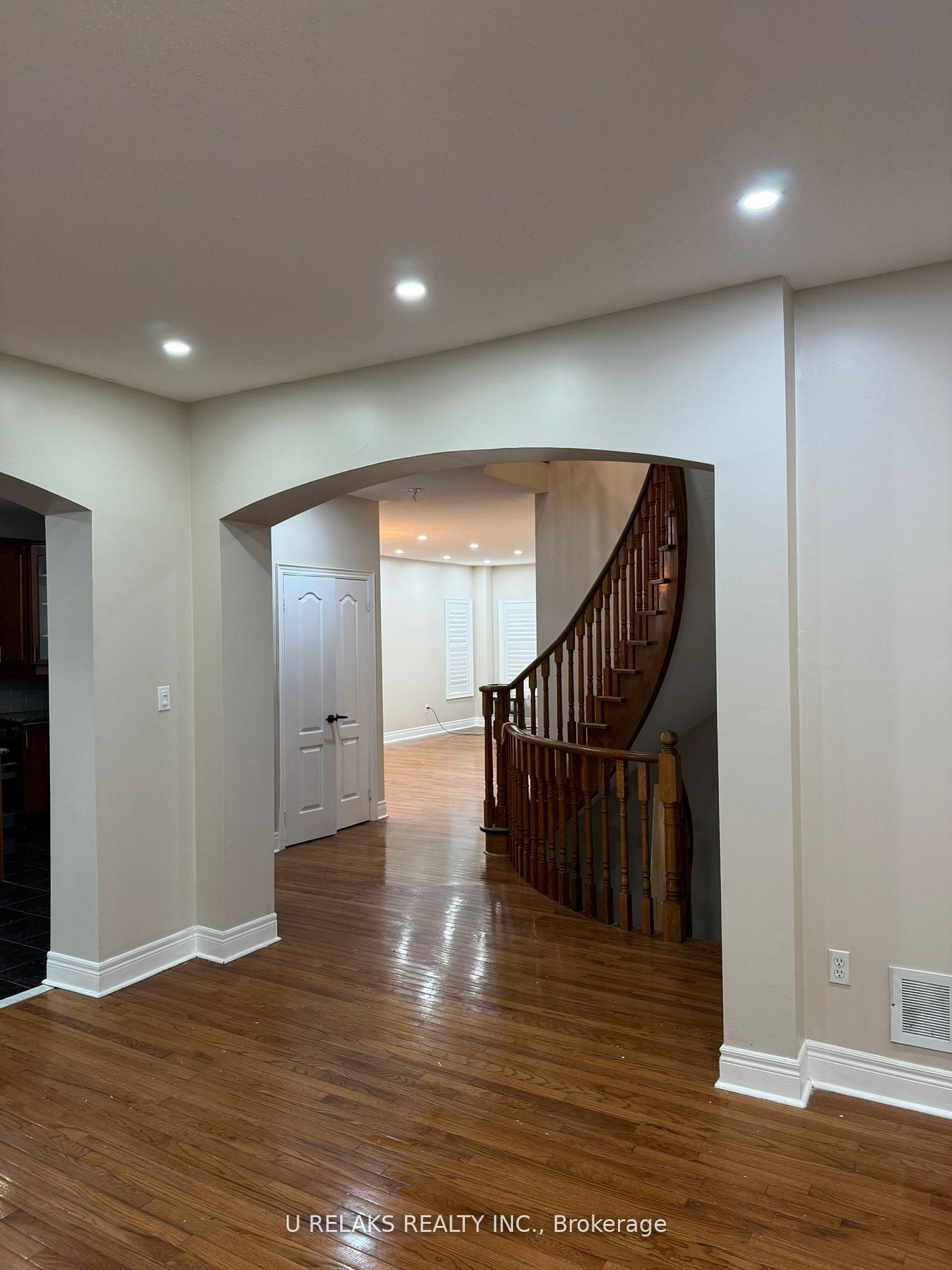 MLS #W12399377 image #10