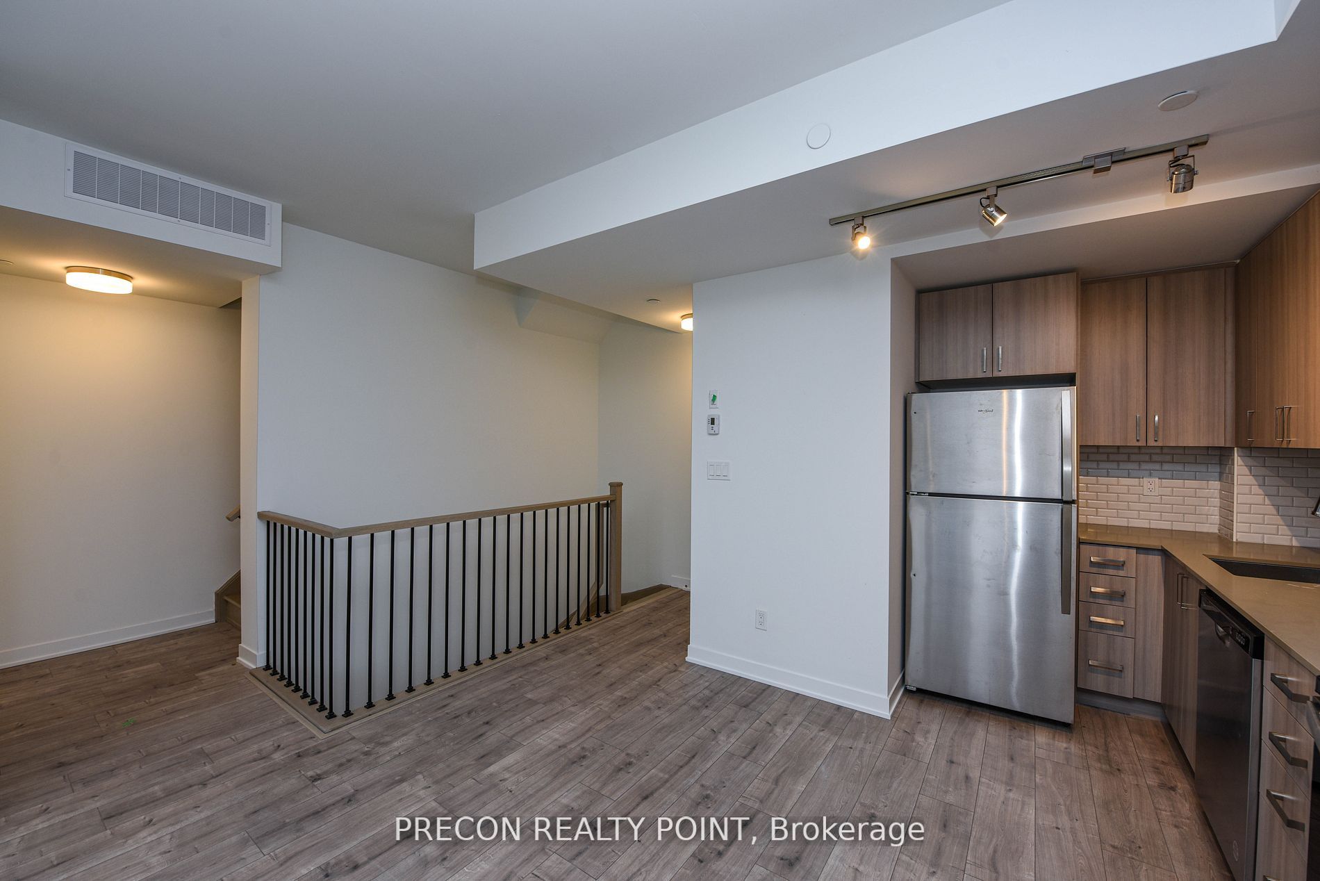 MLS #W12400025 image #8