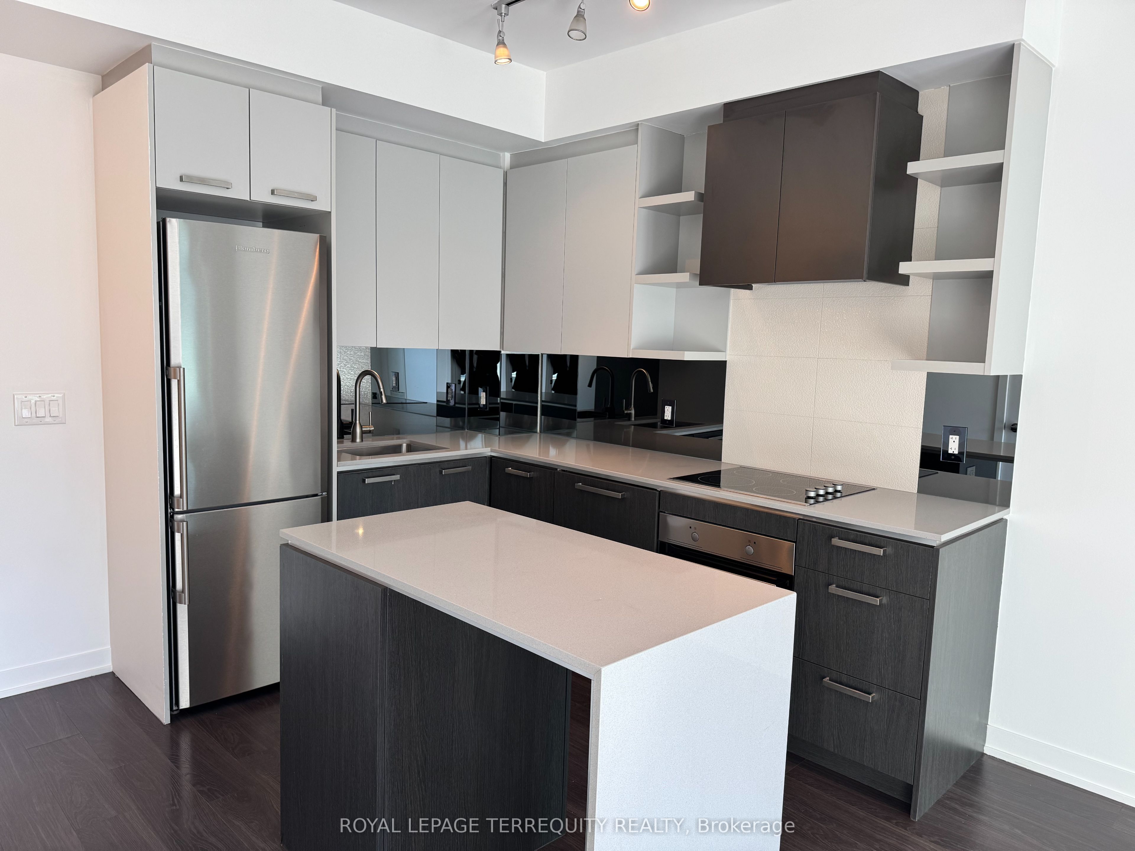 MLS #W12400028 image #1