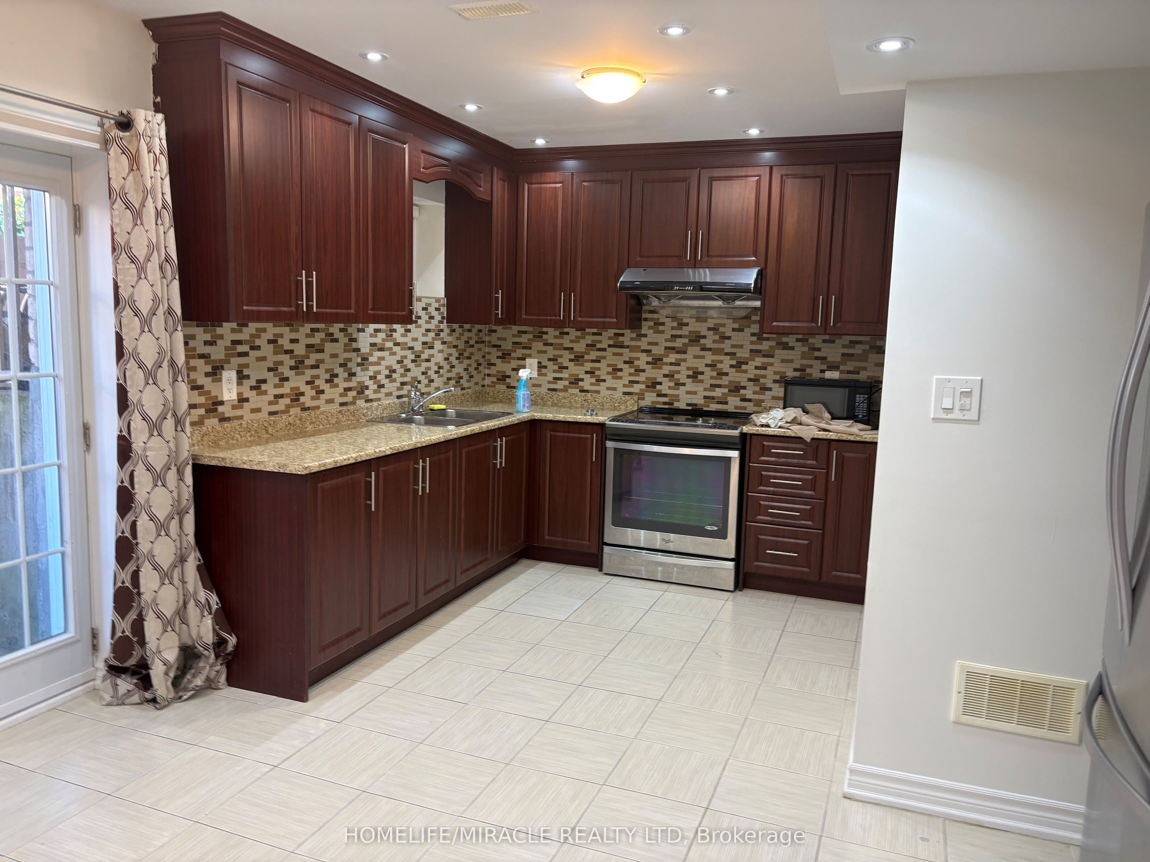 MLS #W12400149 image #9