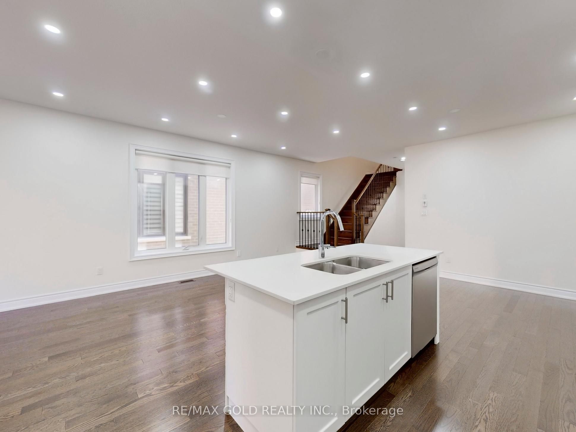 MLS #W12400291 image #11