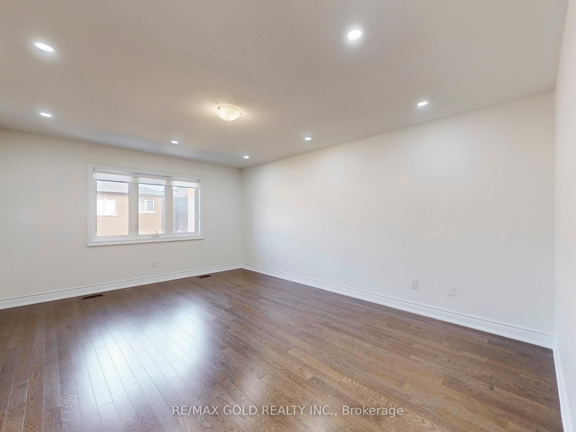 MLS #W12400291 image #18