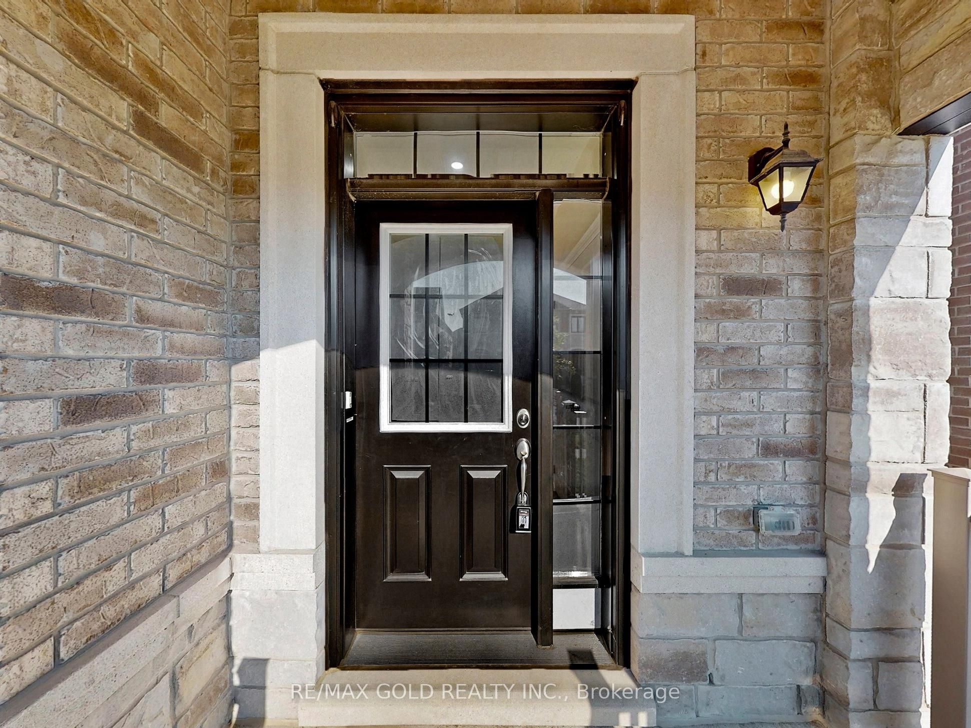 MLS #W12400291 image #2