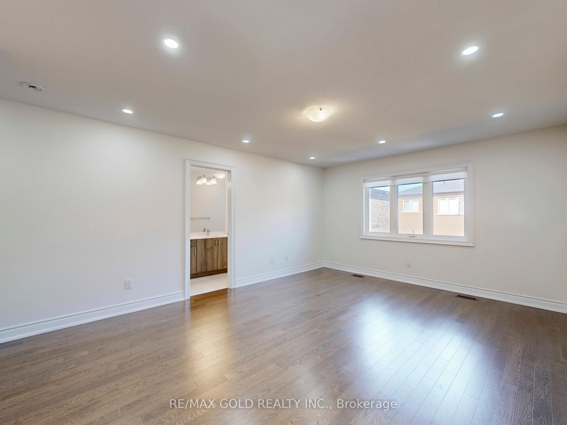 MLS #W12400291 image #20