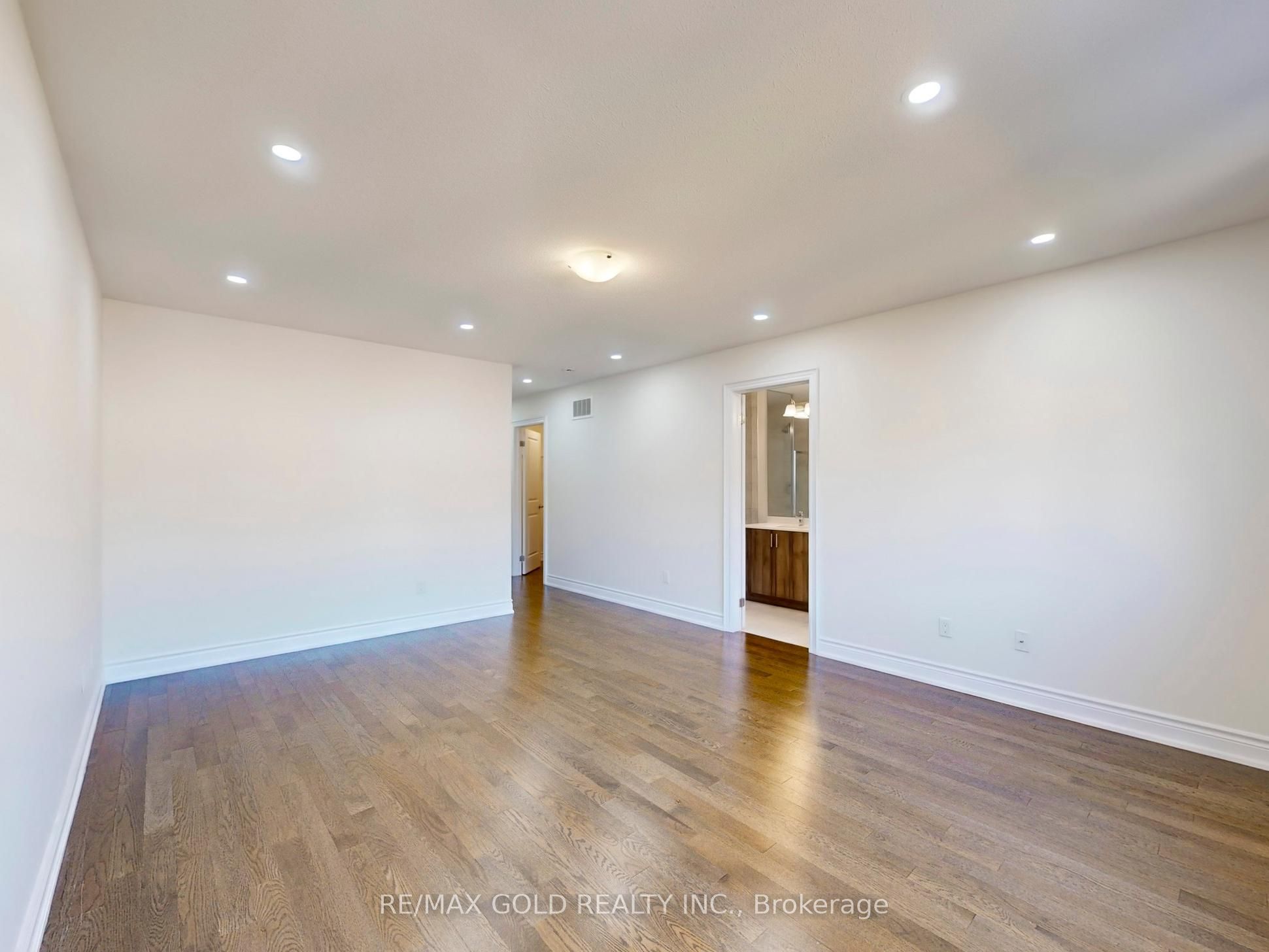 MLS #W12400291 image #21