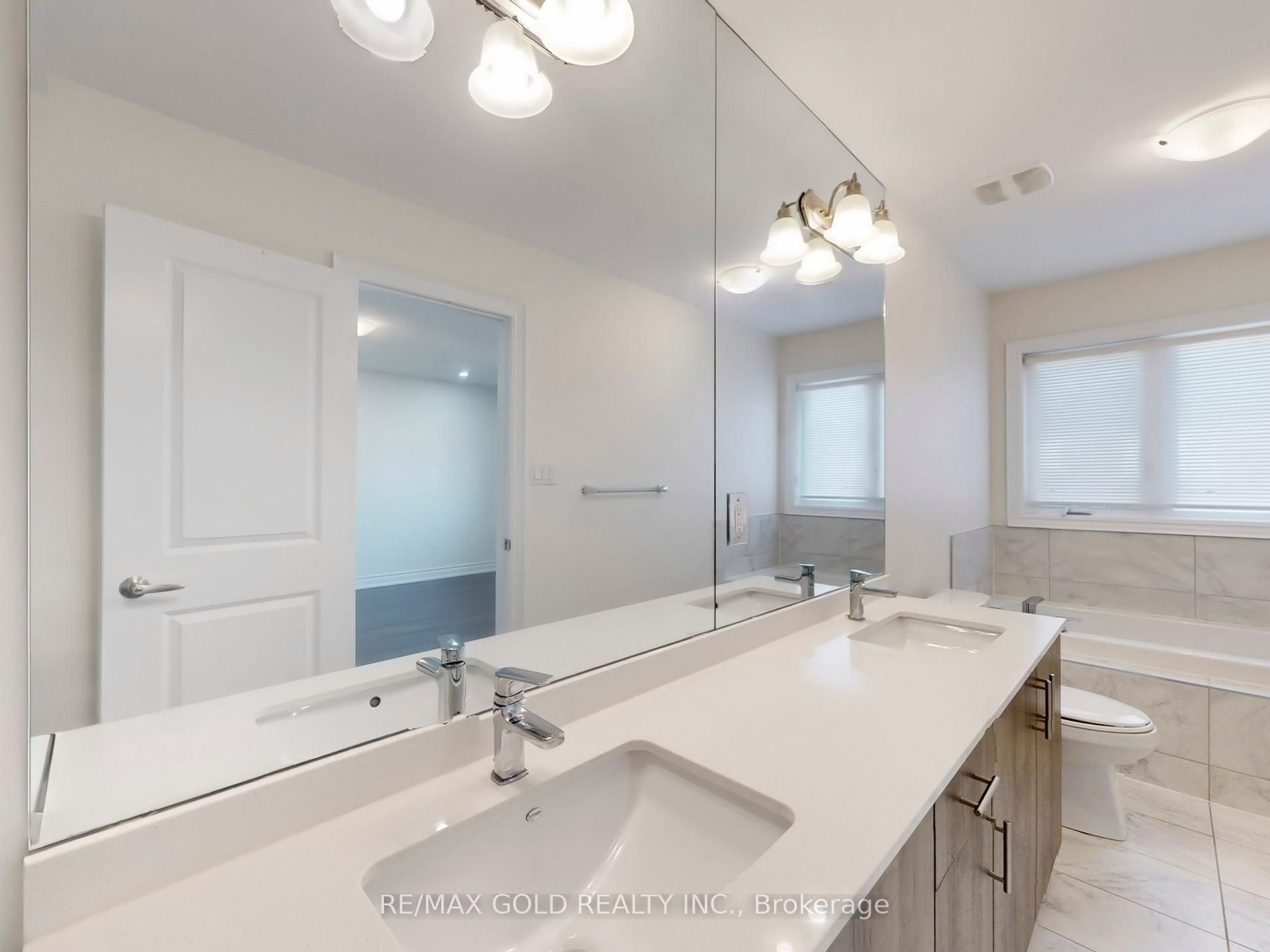 MLS #W12400291 image #26