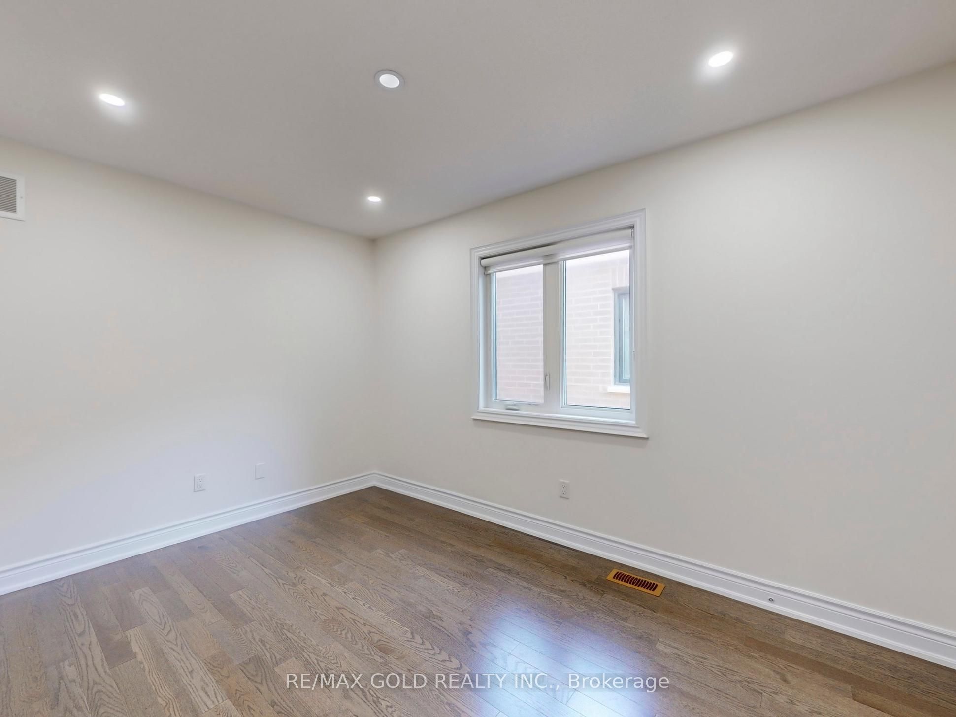 MLS #W12400291 image #33