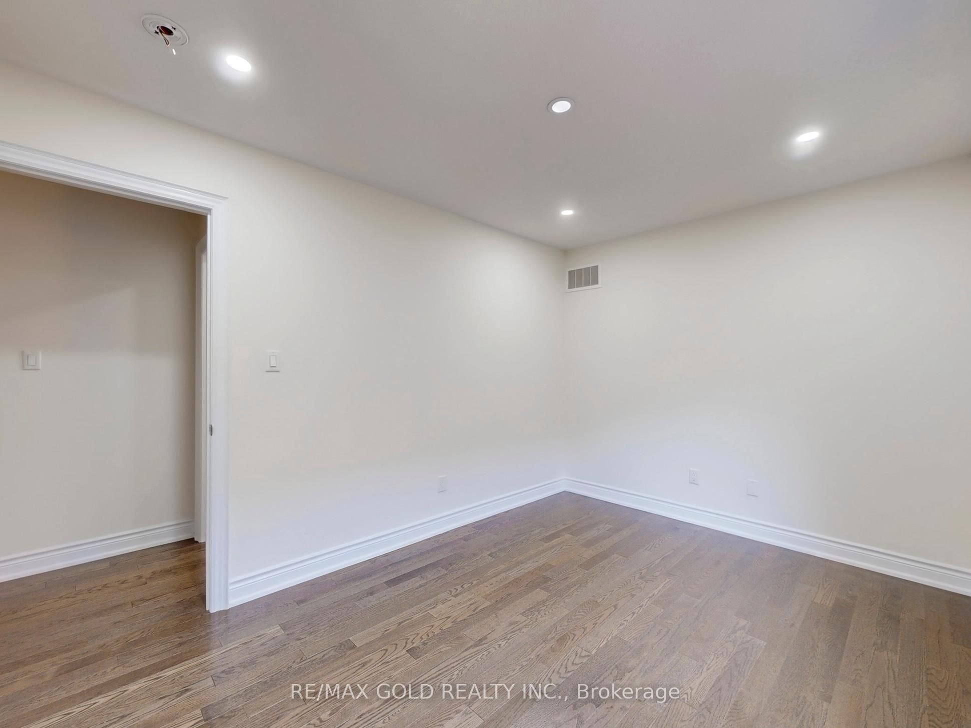 MLS #W12400291 image #34