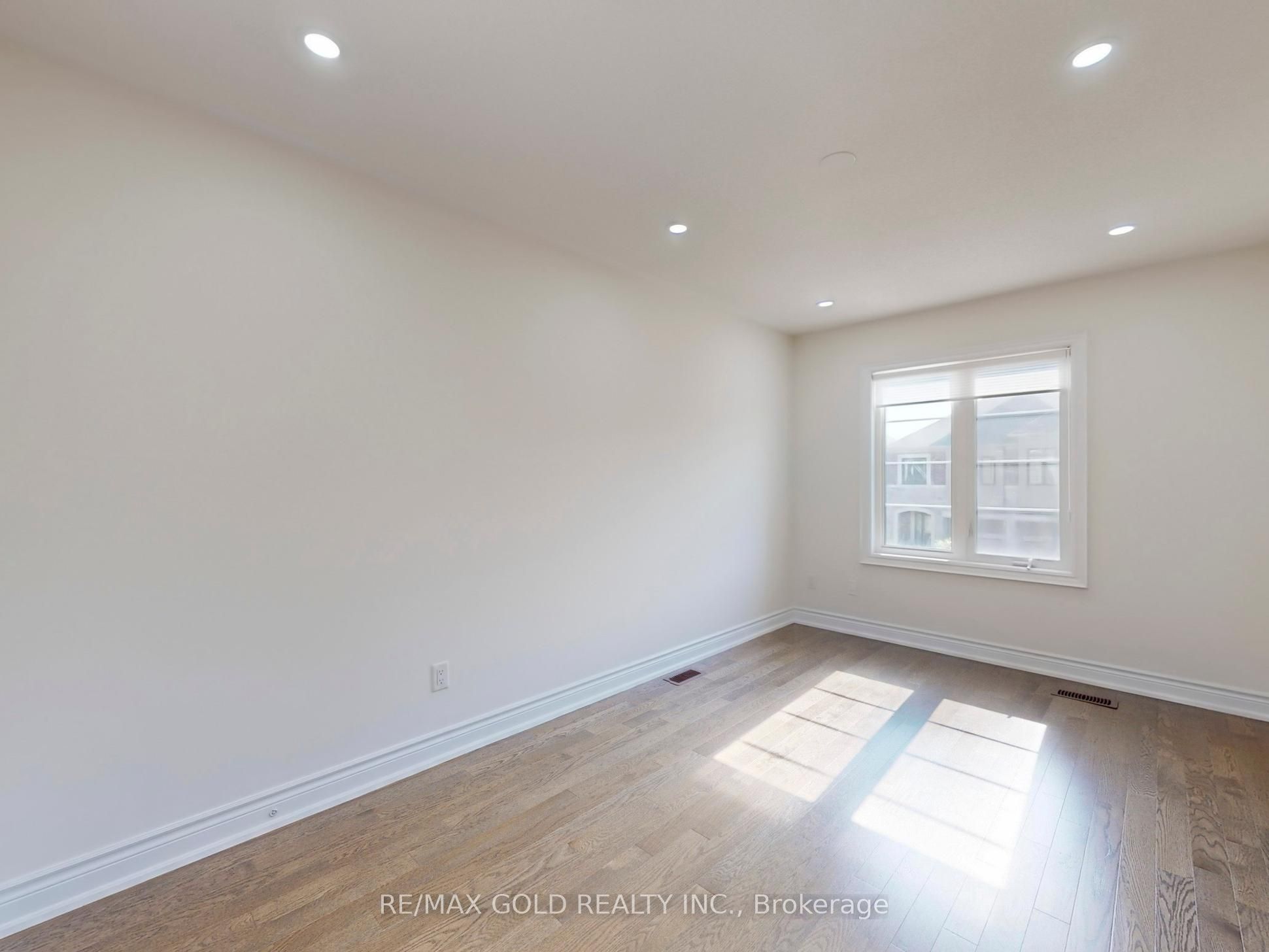 MLS #W12400291 image #36